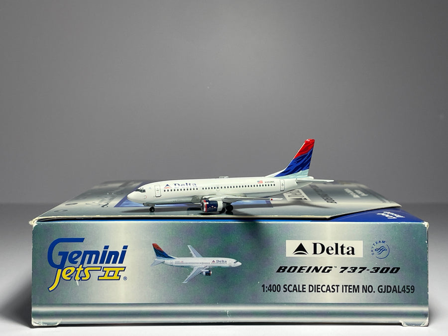 Gemini Jets 1:400 Delta Air Lines Boeing 737-300 N302WA Colors in Motion GJDAL459