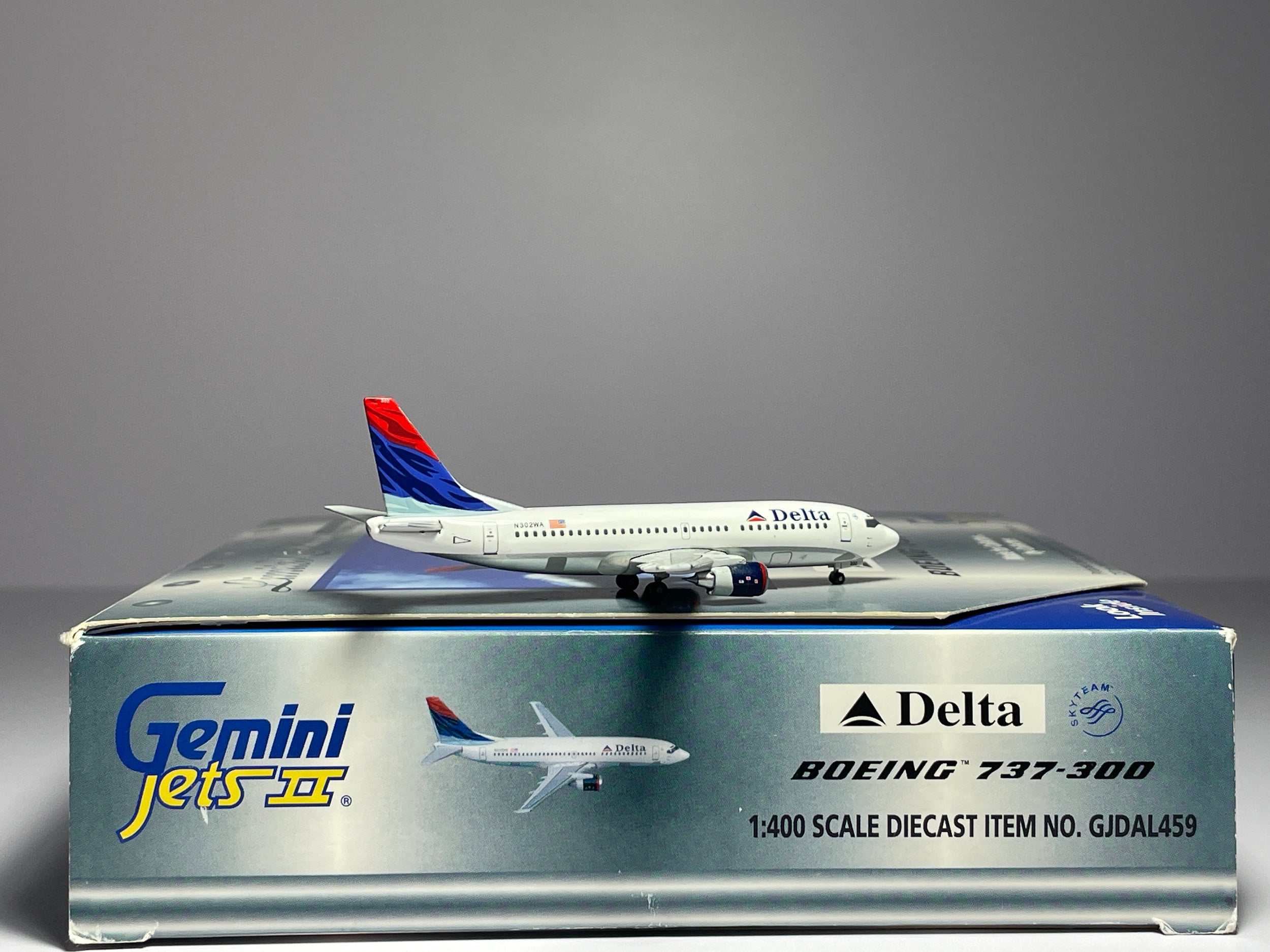 Gemini Jets 1:400 Delta Air Lines Boeing 737-300 N302WA Colors in Motion GJDAL459