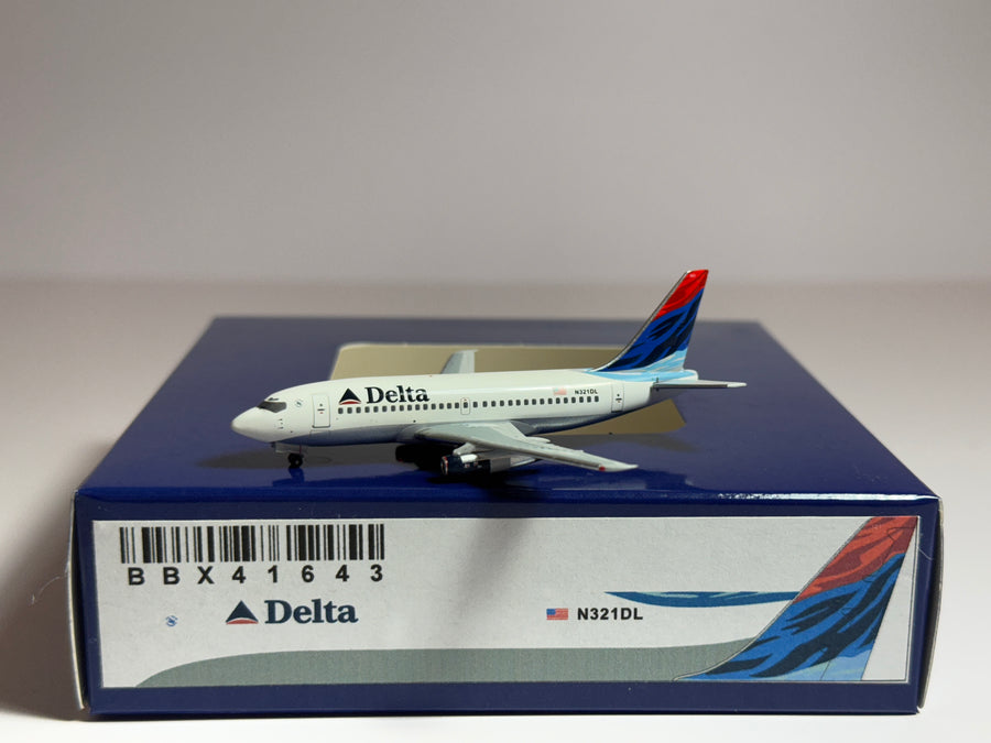 Aeroclassics 1:400 Delta Air Lines Boeing 737-200 N321DL "Colors in Motion" BBX41643