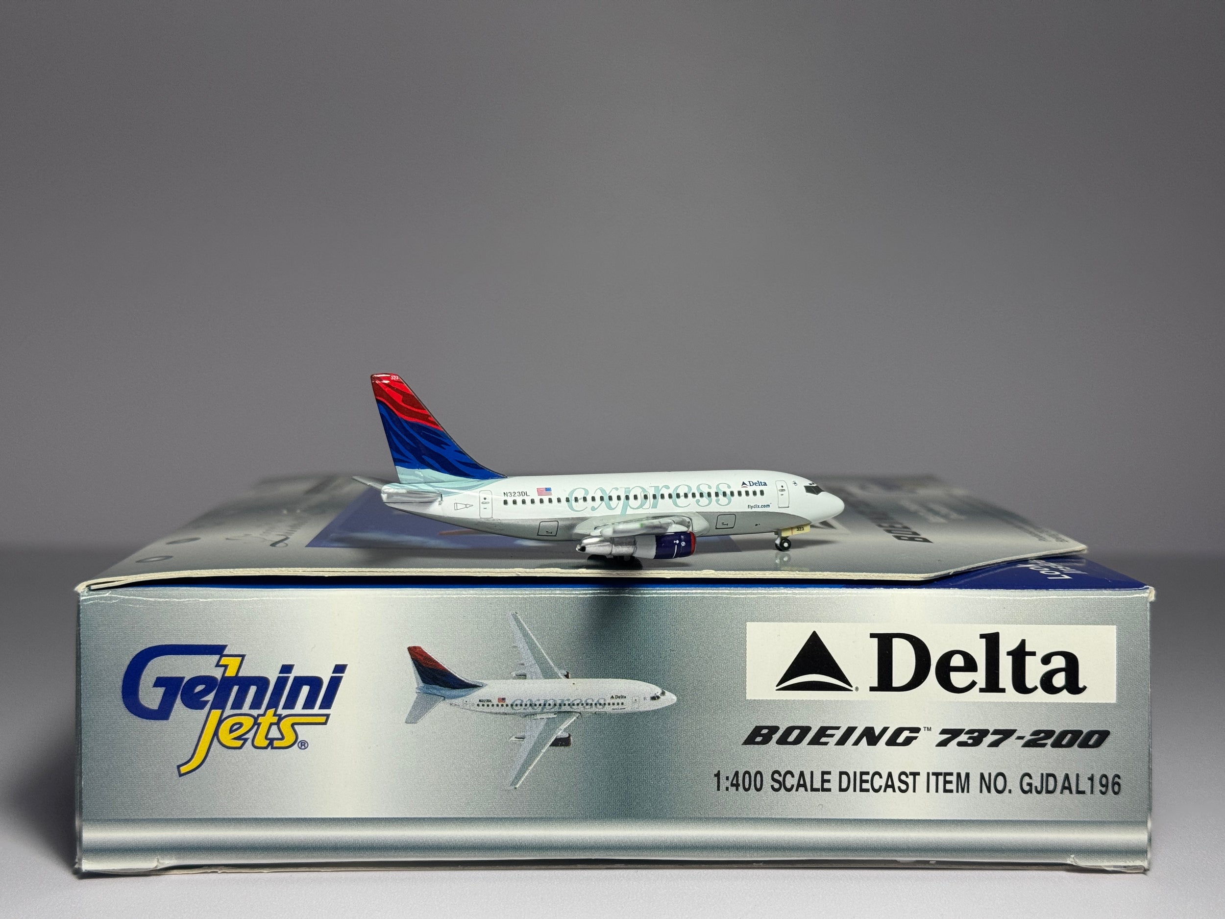 Gemini Jets 1:400 Delta Express Boeing 737-200 N323DL Colors in Motion GJDAL196