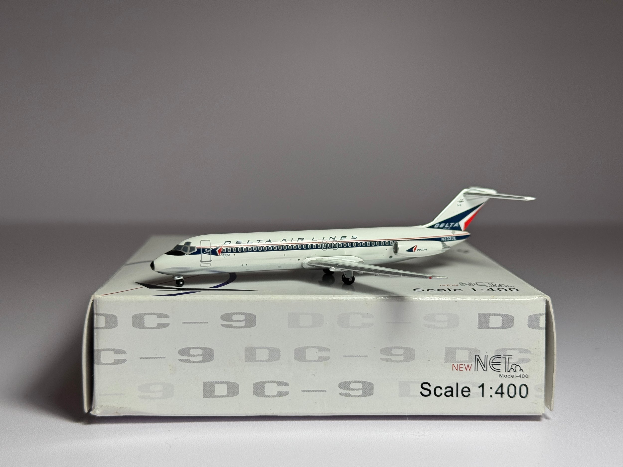 Net Jets 1:400 Delta Air Lines Douglas DC-9-30 N3333L Widget ACN3333L
