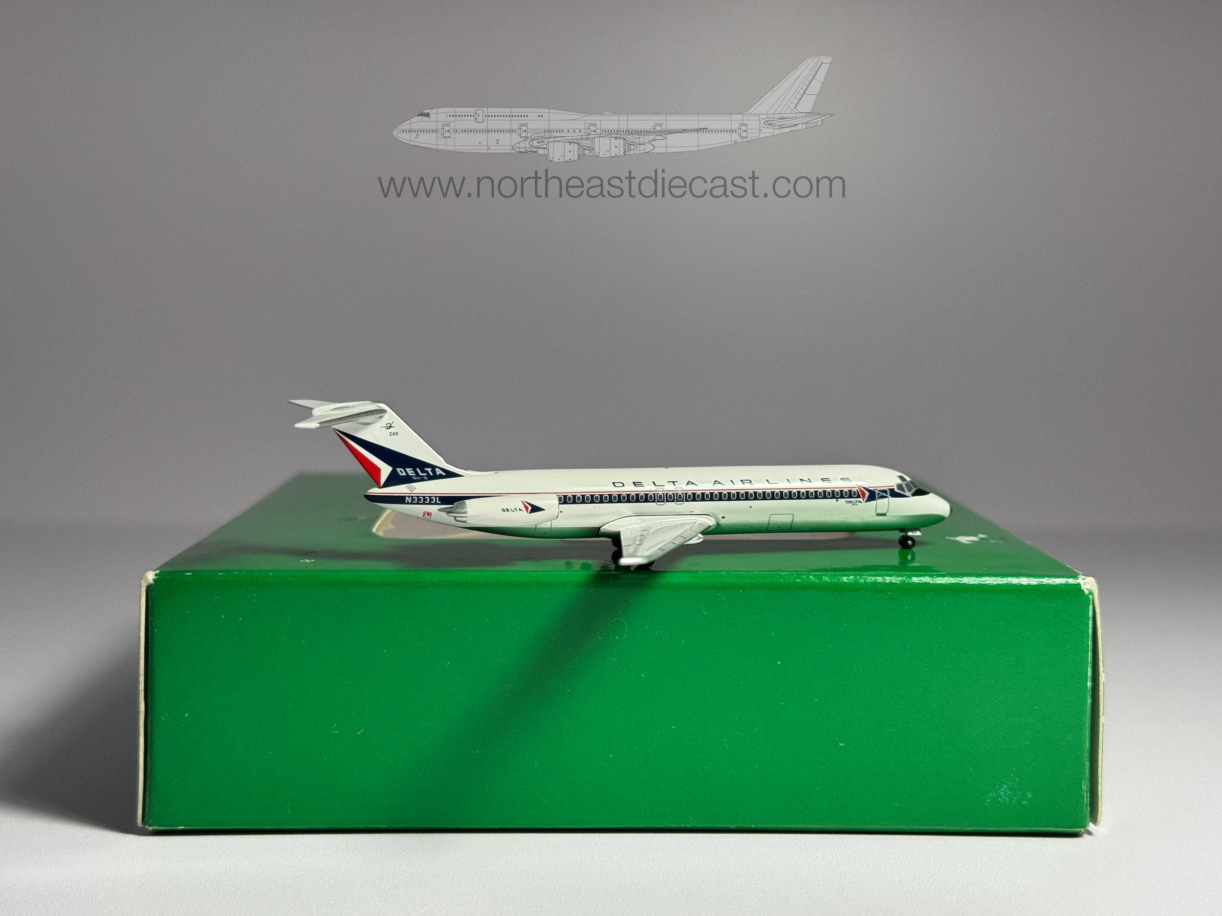 Delta Air Lines Douglas DC-9-30 1:400 Aeroclassics N3333L (ACN3333L)
