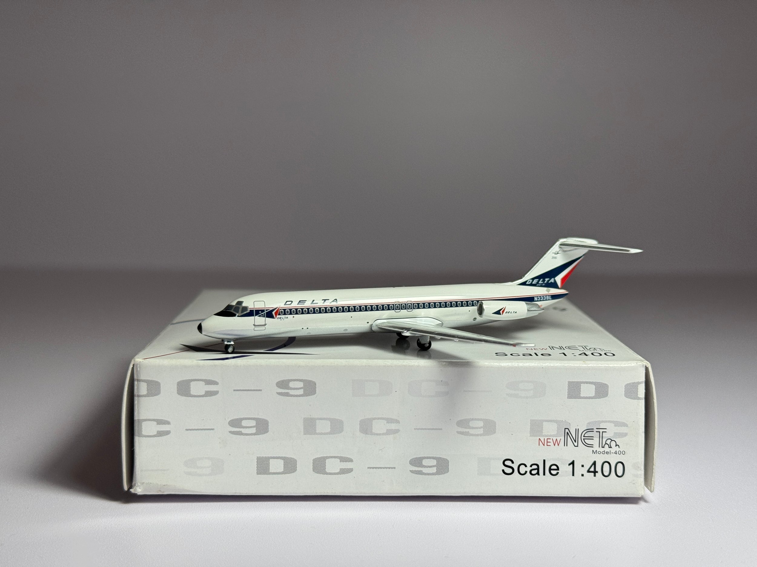 Net Jets 1:400 Delta Air Lines Douglas DC-9-30 N3339L Widget ACN3339L