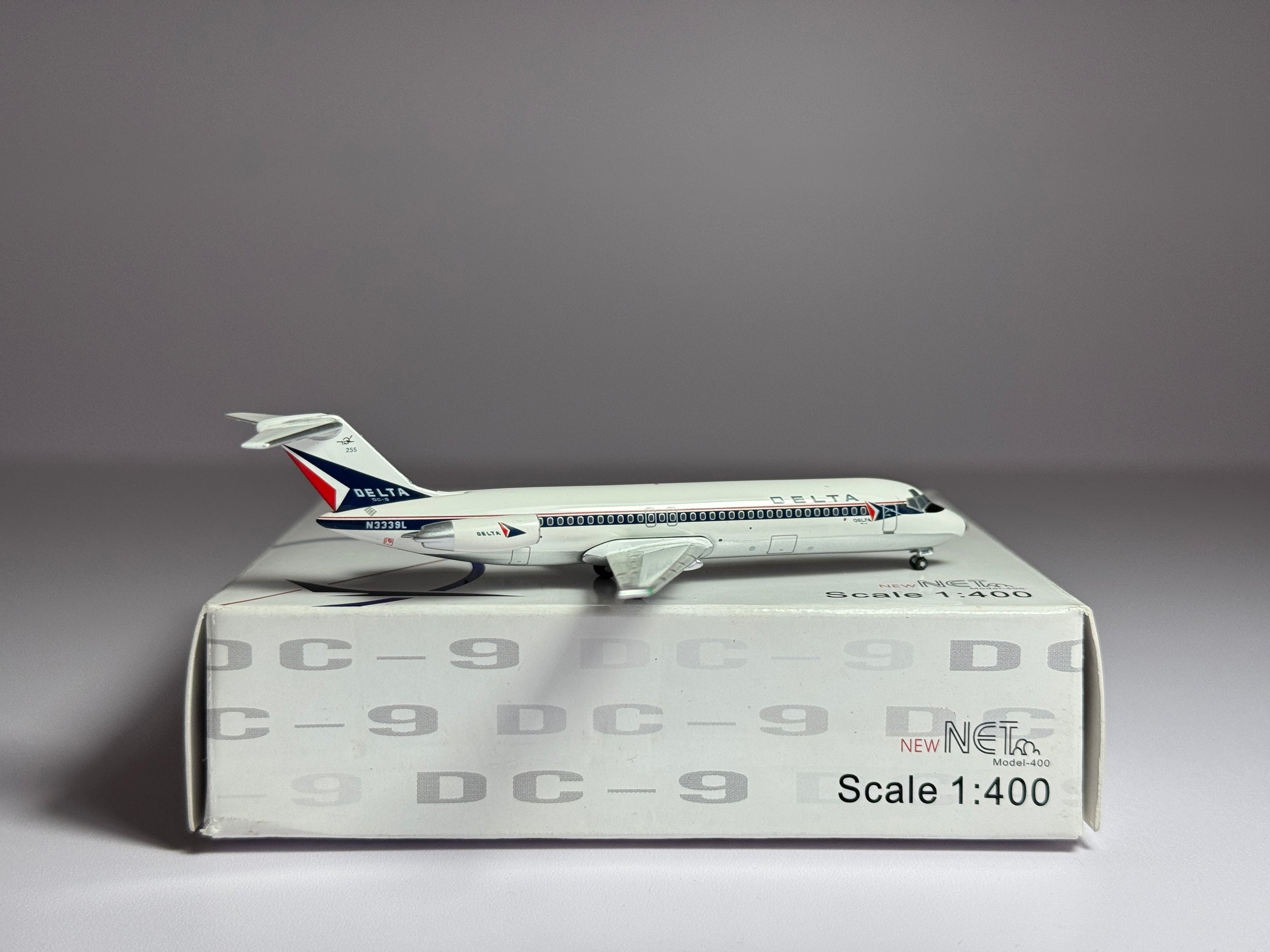 Net Jets 1:400 Delta Air Lines Douglas DC-9-30 N3339L Widget ACN3339L