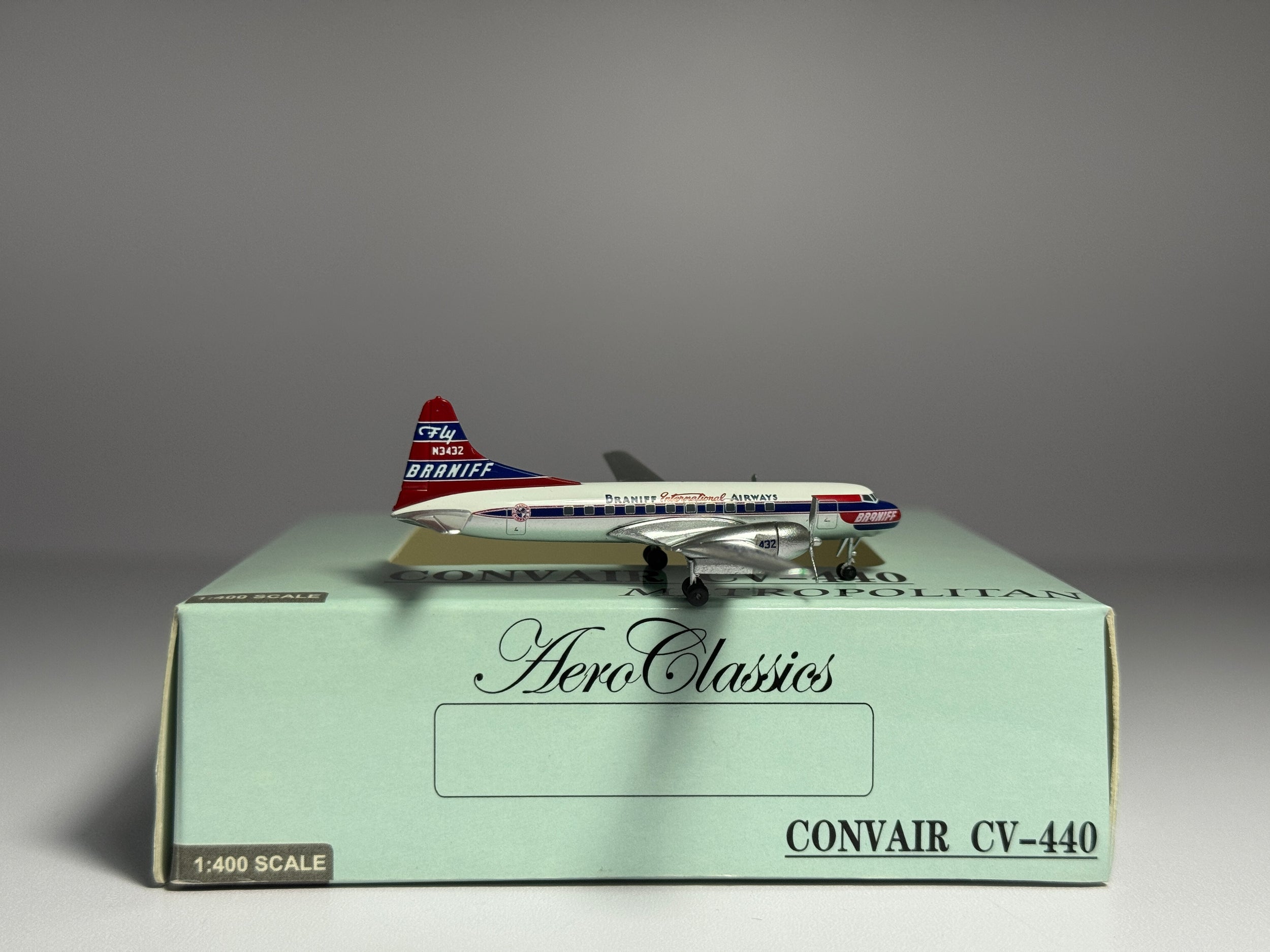 Aeroclassics 1:400 Braniff Convair CV-440 N3432 El Dorado ACN3432