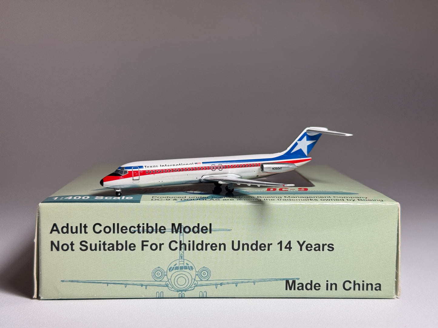 Aeroclassics 1:400 Texas International Douglas DC-9-30 N3504T ACN3504T