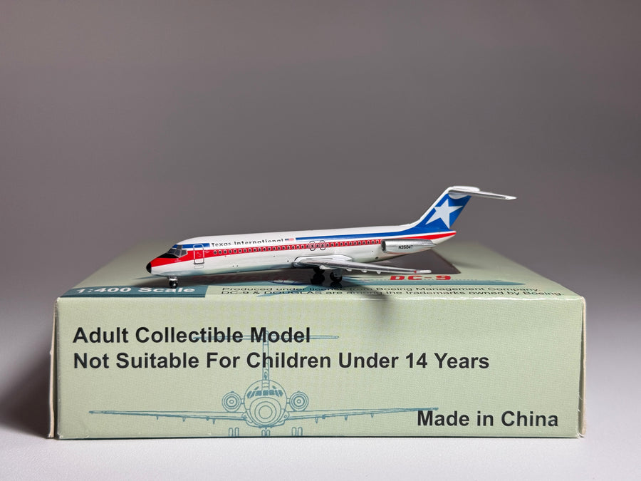 Aeroclassics 1:400 Texas International Douglas DC-9-30 N3504T ACN3504T