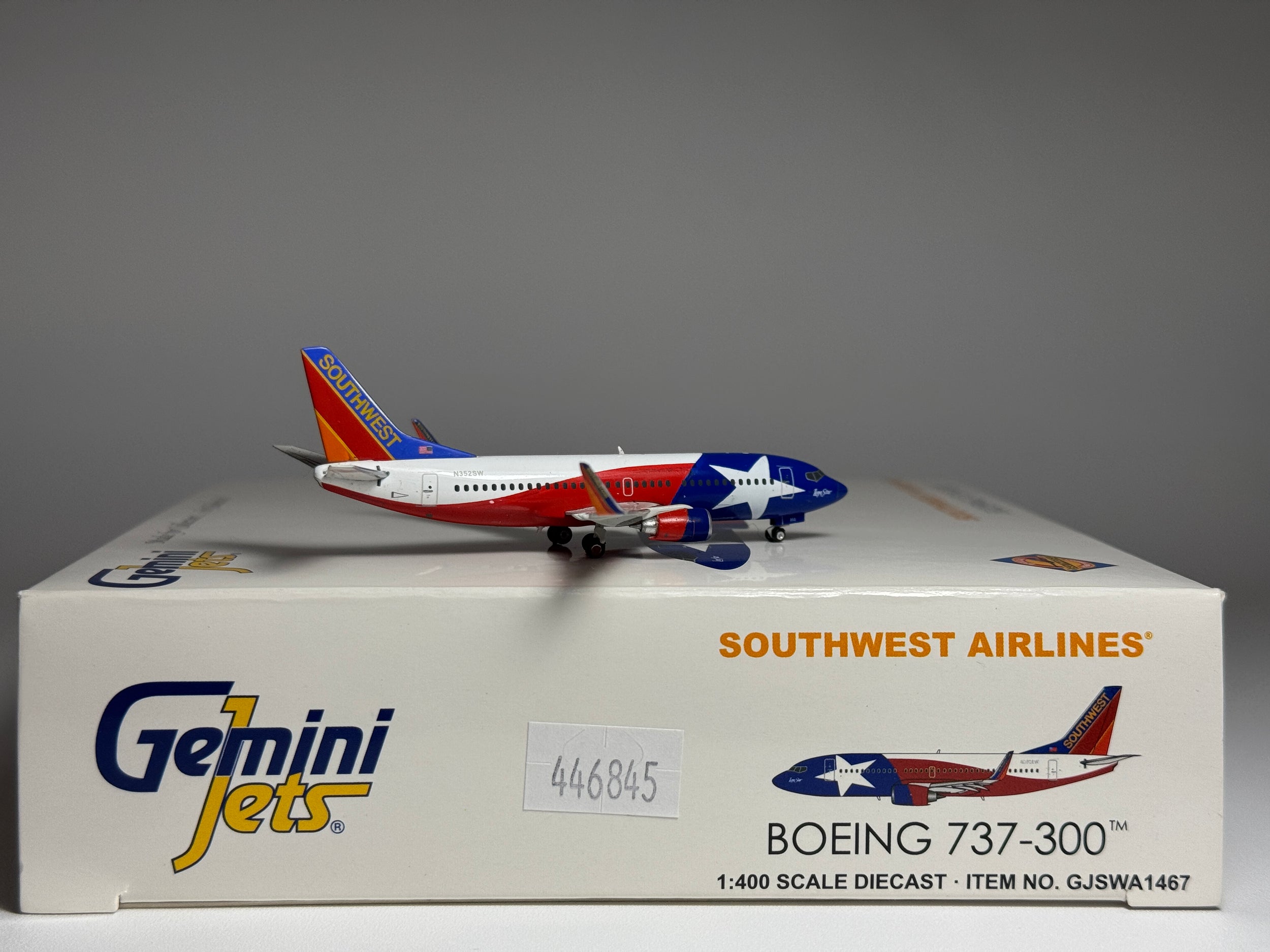 Gemini Jets 1:400 Southwest Airlines Boeing 737-300 N352SW Lonestar One GJSWA1467