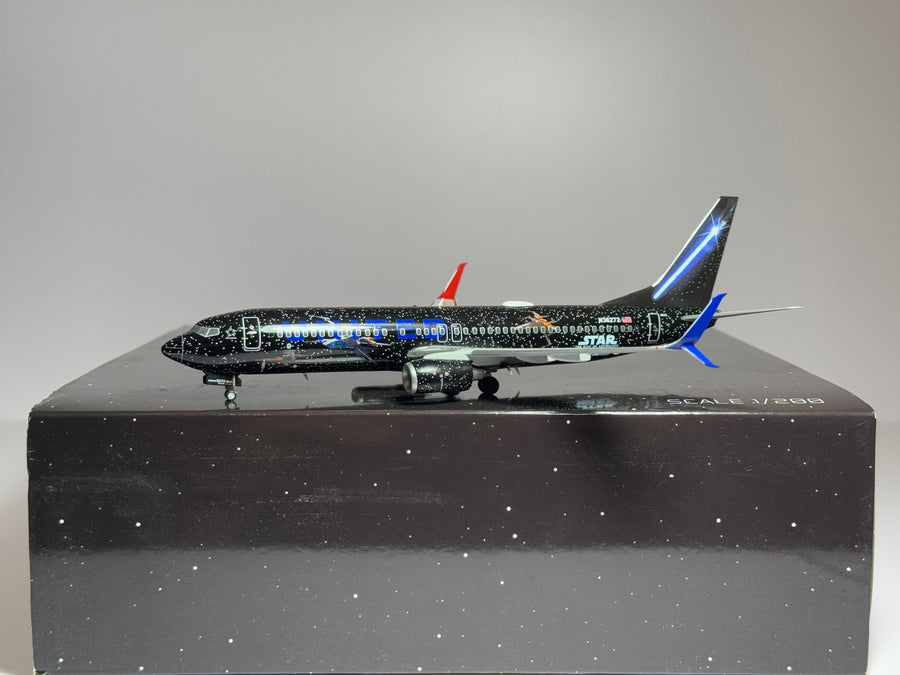 JC Wings 1:200 United Airlines Express Boeing 737-800 N36272 Star Wars XX20284