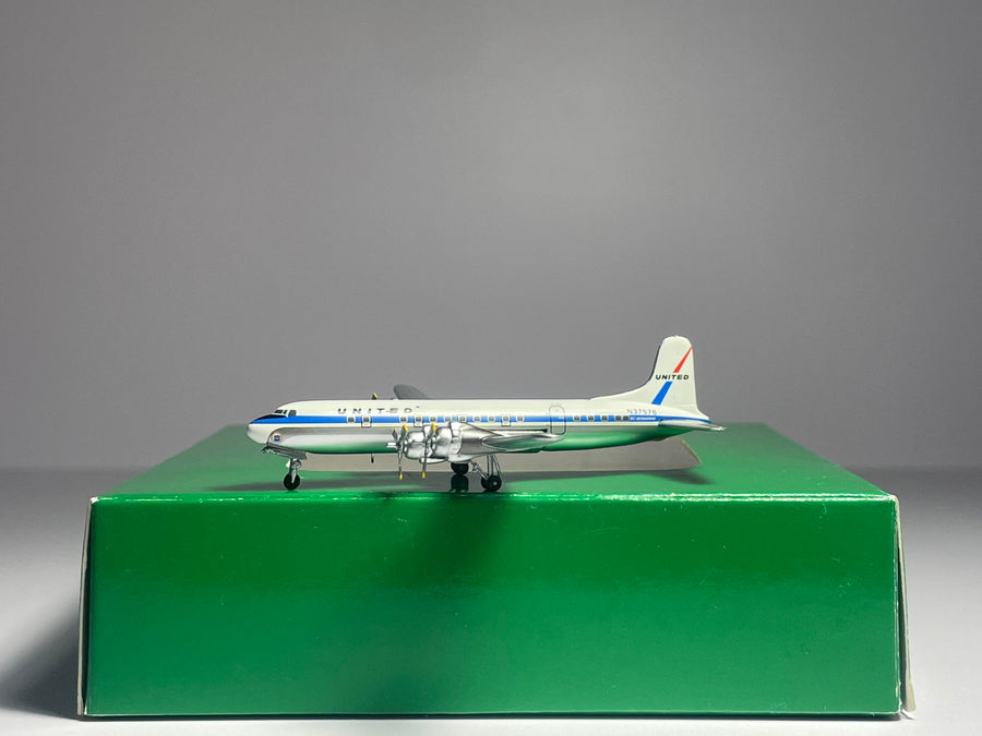 Aeroclassics 1:400 United Airlines Douglas DC-6B N37576 Mainliner PLUAL001