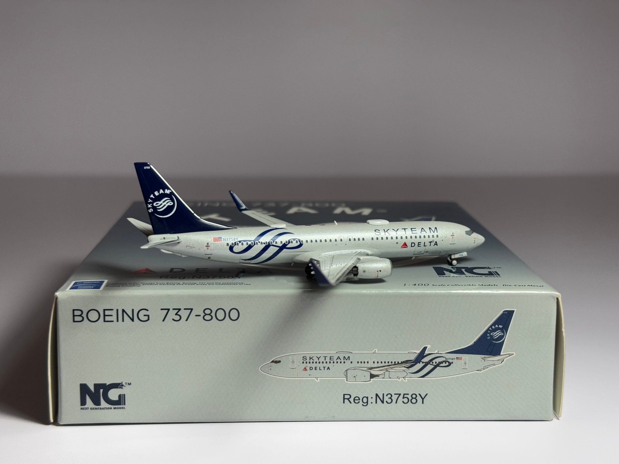 NG Models 1:400 Delta Air Lines Boeing 737-800 N3758Y SkyTeam 58071