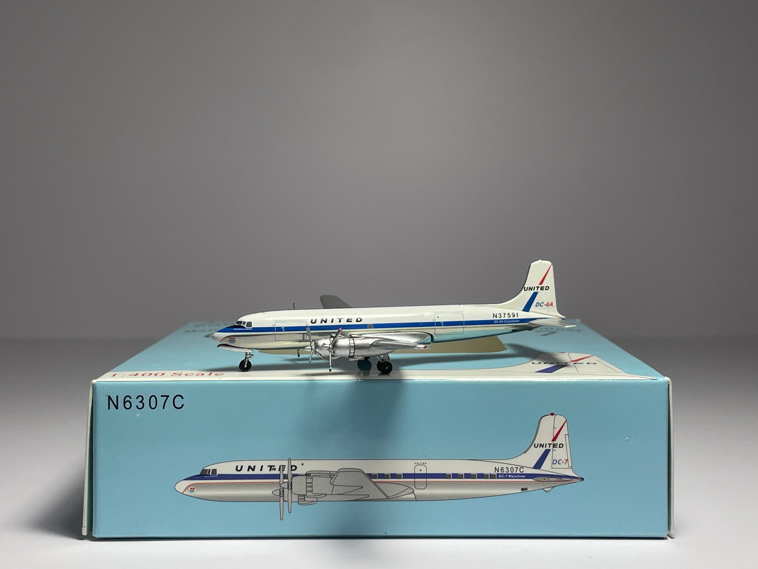 Aeroclassics 1:400 United Airlines Douglas DC-6A N37591 Mainliner ACN37591