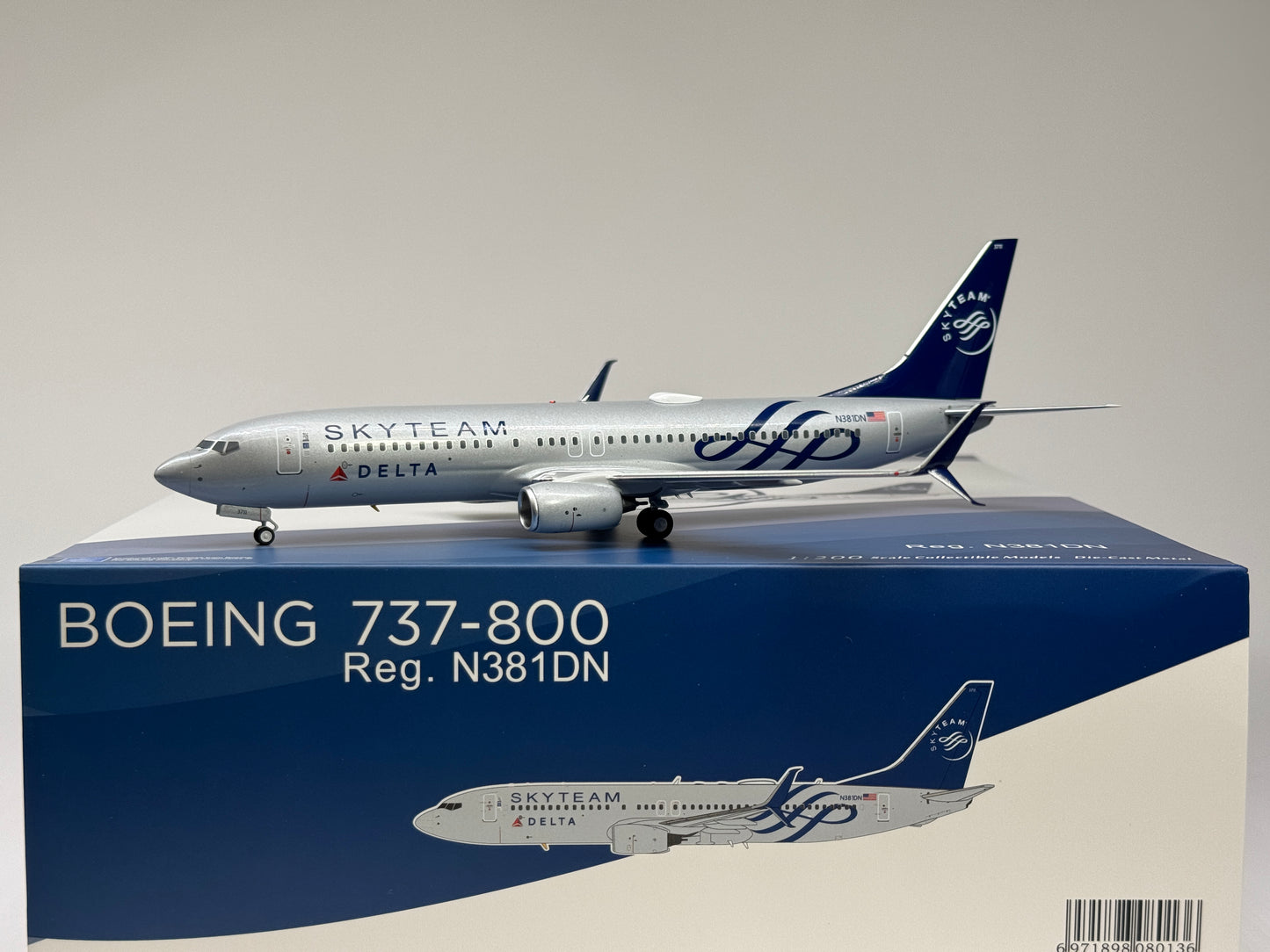 NG Models 1:200 Delta Air Lines Boeing 737-800 N381DN SkyTeam NGM08013