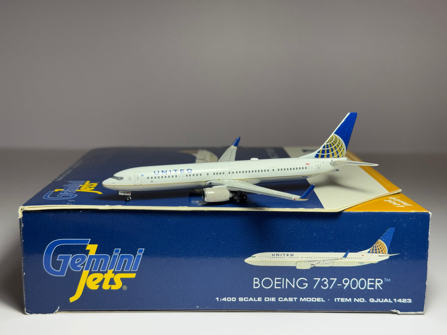 1:400 Gemini Jets United Airlines Boeing 737-900 N38454 Post Merger GJUAL1423