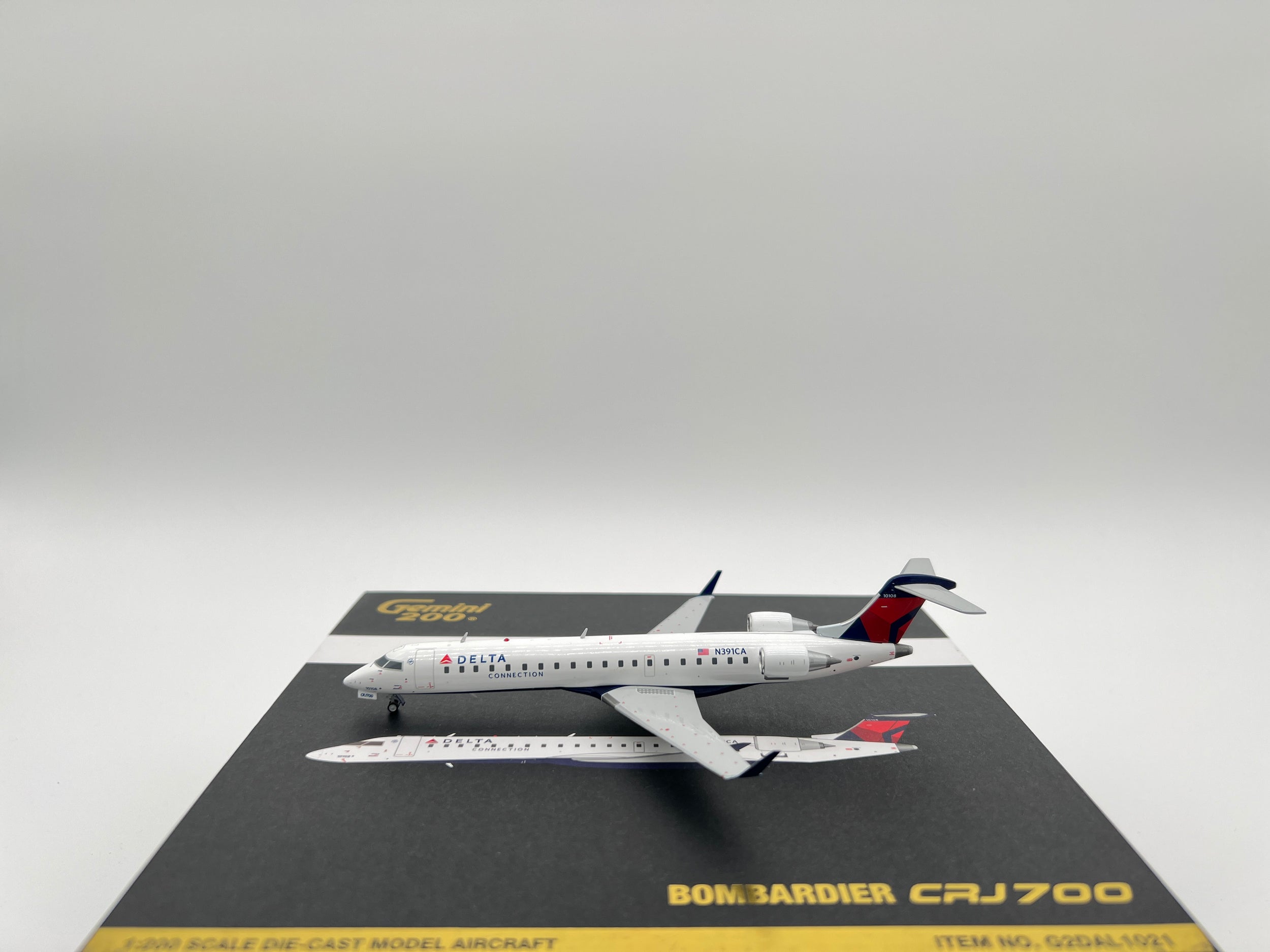 Gemini Jets 1:200 Delta Connection Bombardier CRJ700 N391CA Endeavor Air G2DAL1021