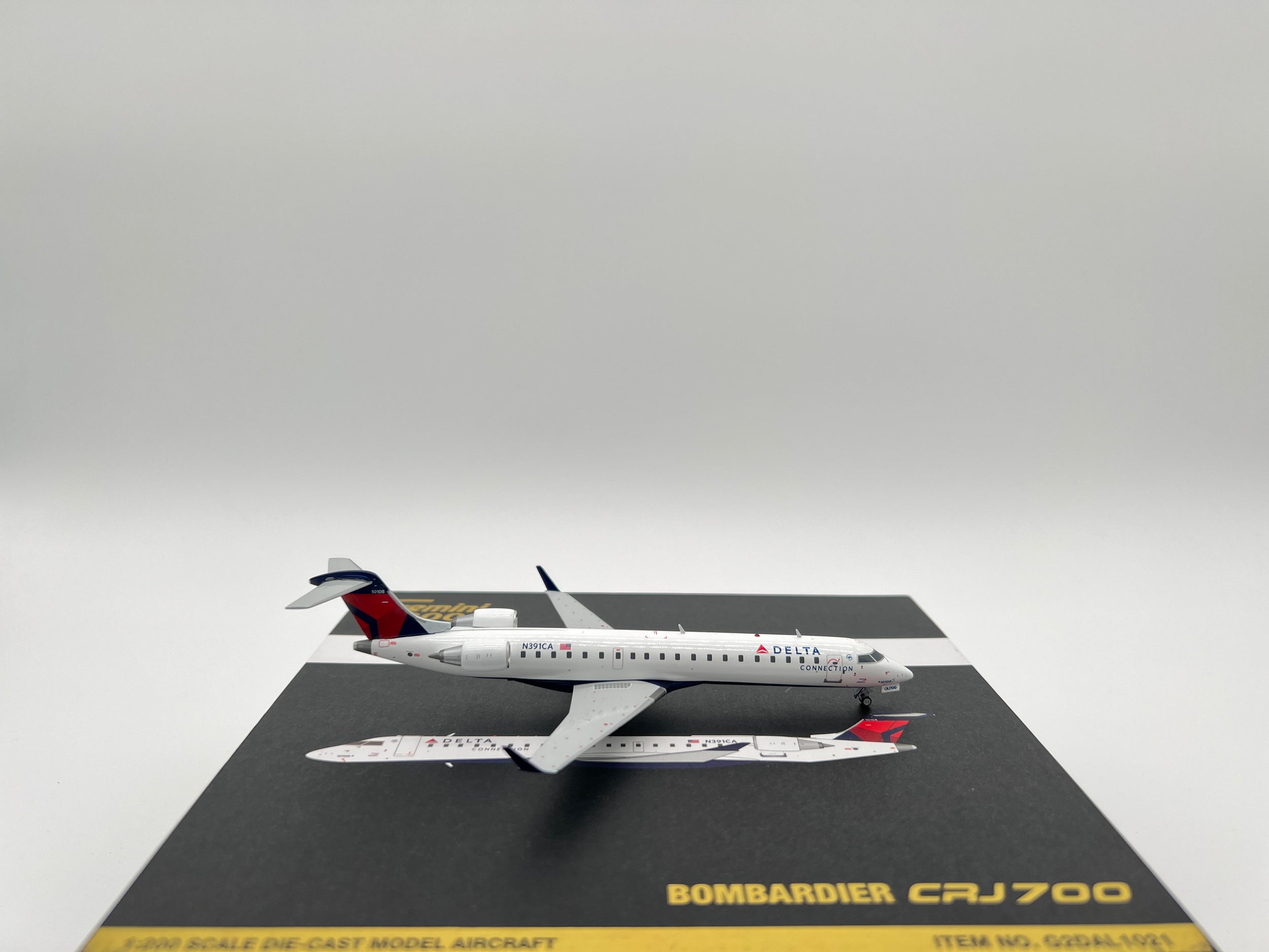 Gemini Jets 1:200 Delta Connection Bombardier CRJ700 N391CA Endeavor Air G2DAL1021