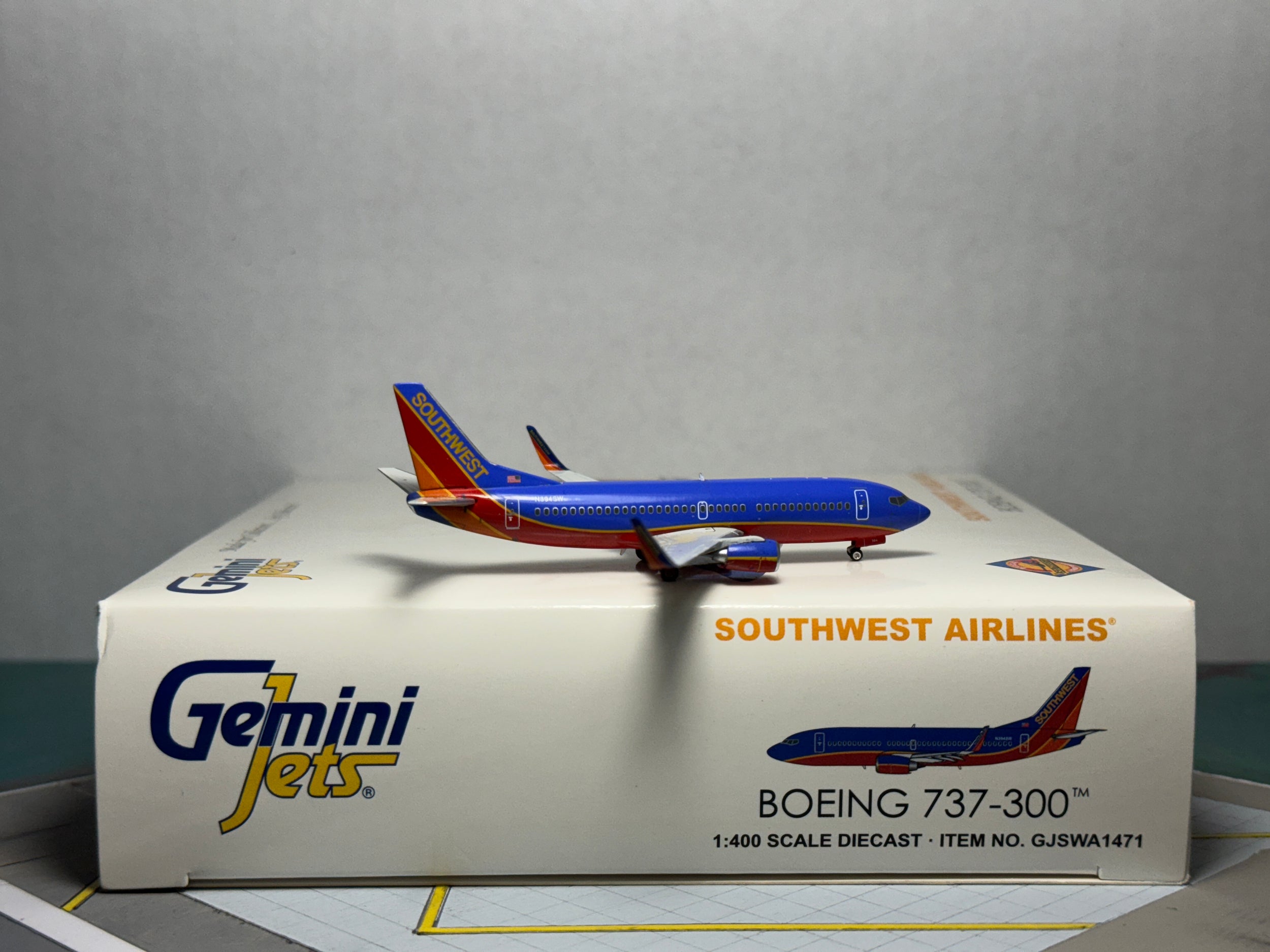 Gemini Jets 1:400 Southwest Airlines Boeing 737-300 N394SW Canyon Blue GJSWA1471
