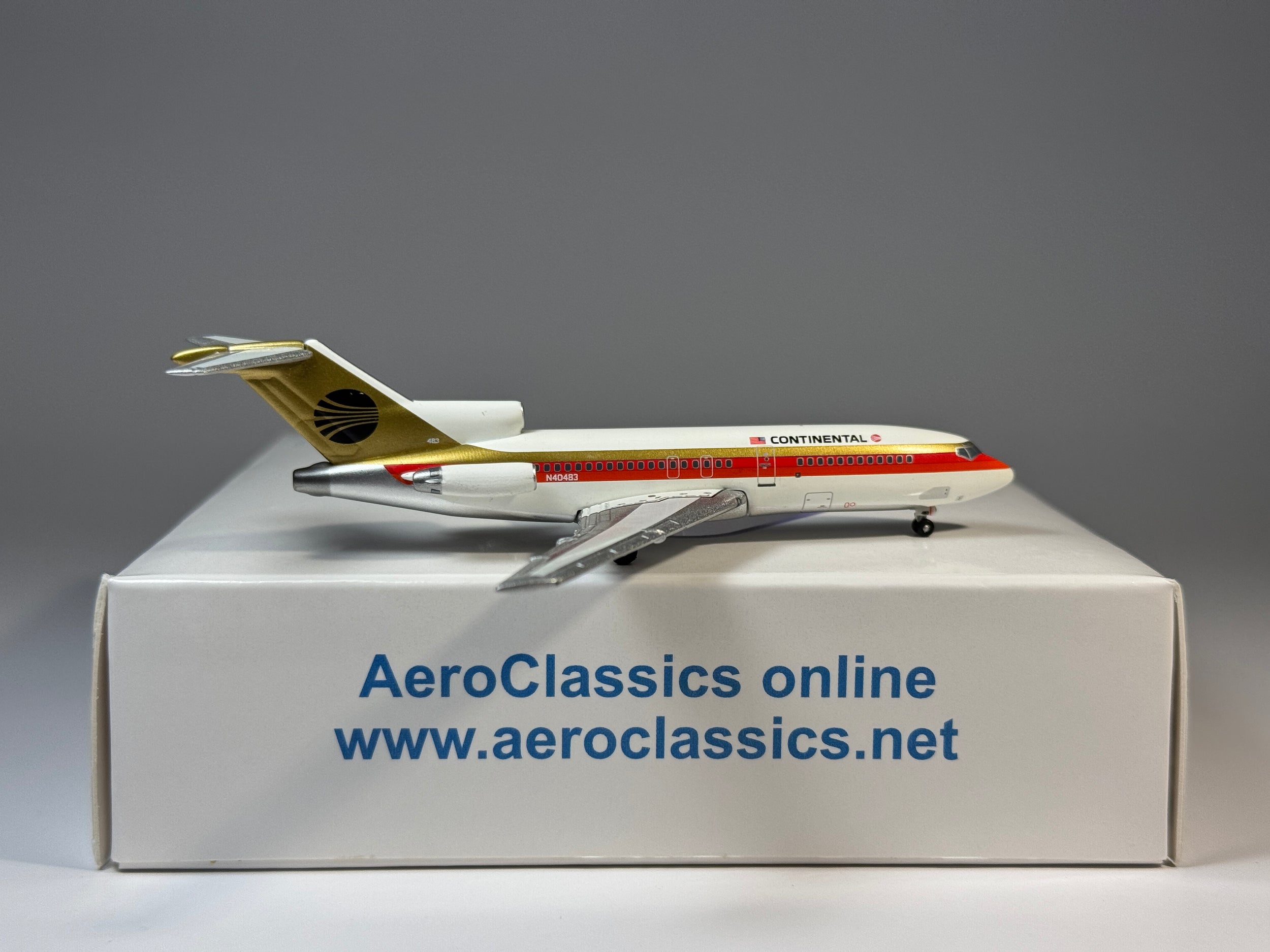 Aeroclassics 1:400 Continental Airlines Boeing 727-100 N40483 Black Meatball ACN40483