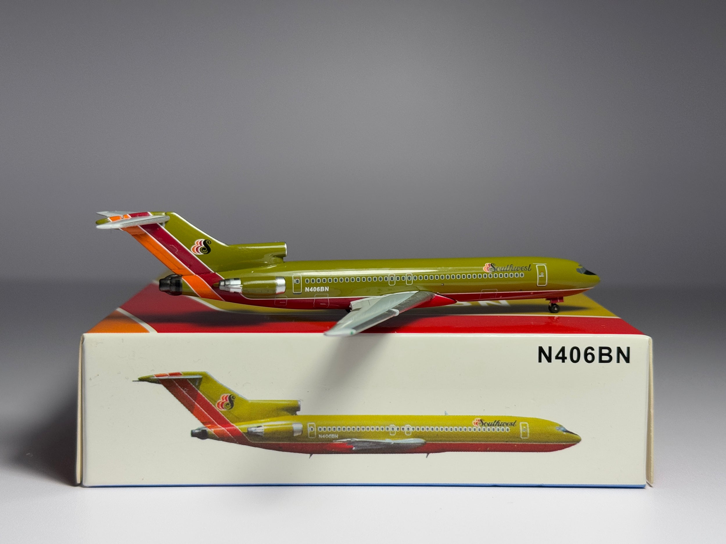 Aeroclassics 1:400 Southwest Airlines Boeing 727-200 N406BN Mustard Rocket ACN406BN