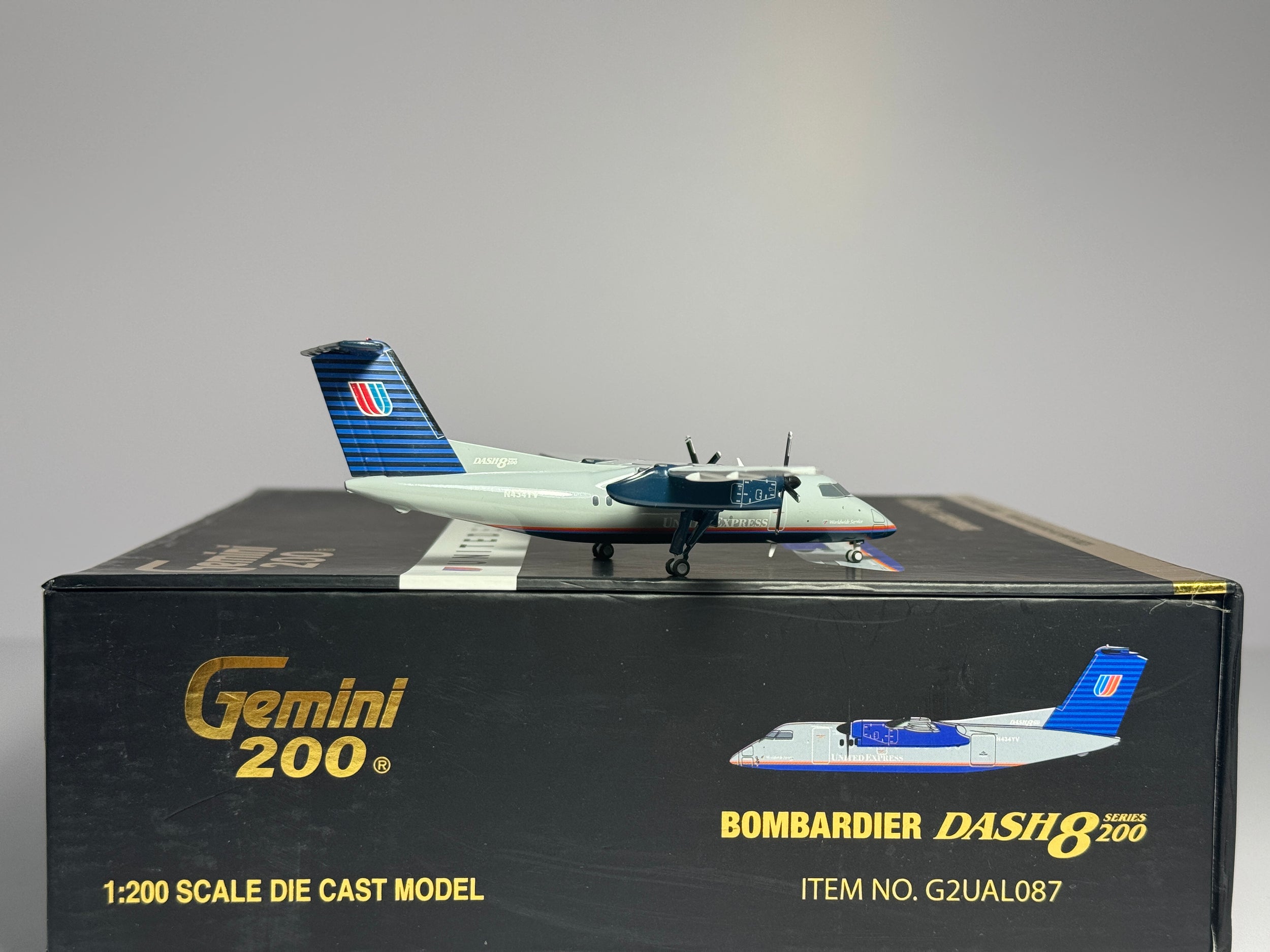 Gemini Jets 1:200 United Express De Havilland Q200 N434YV Battleship Grey G2UAL087