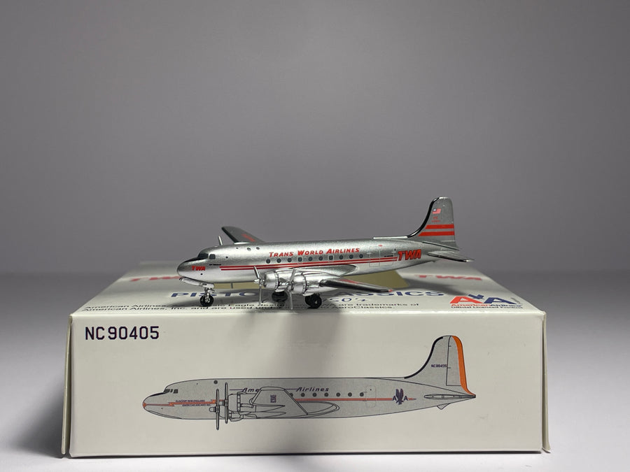 Aeroclassics 1:400 TWA Douglas C-54B N44954 Twin Stripe ACN44954