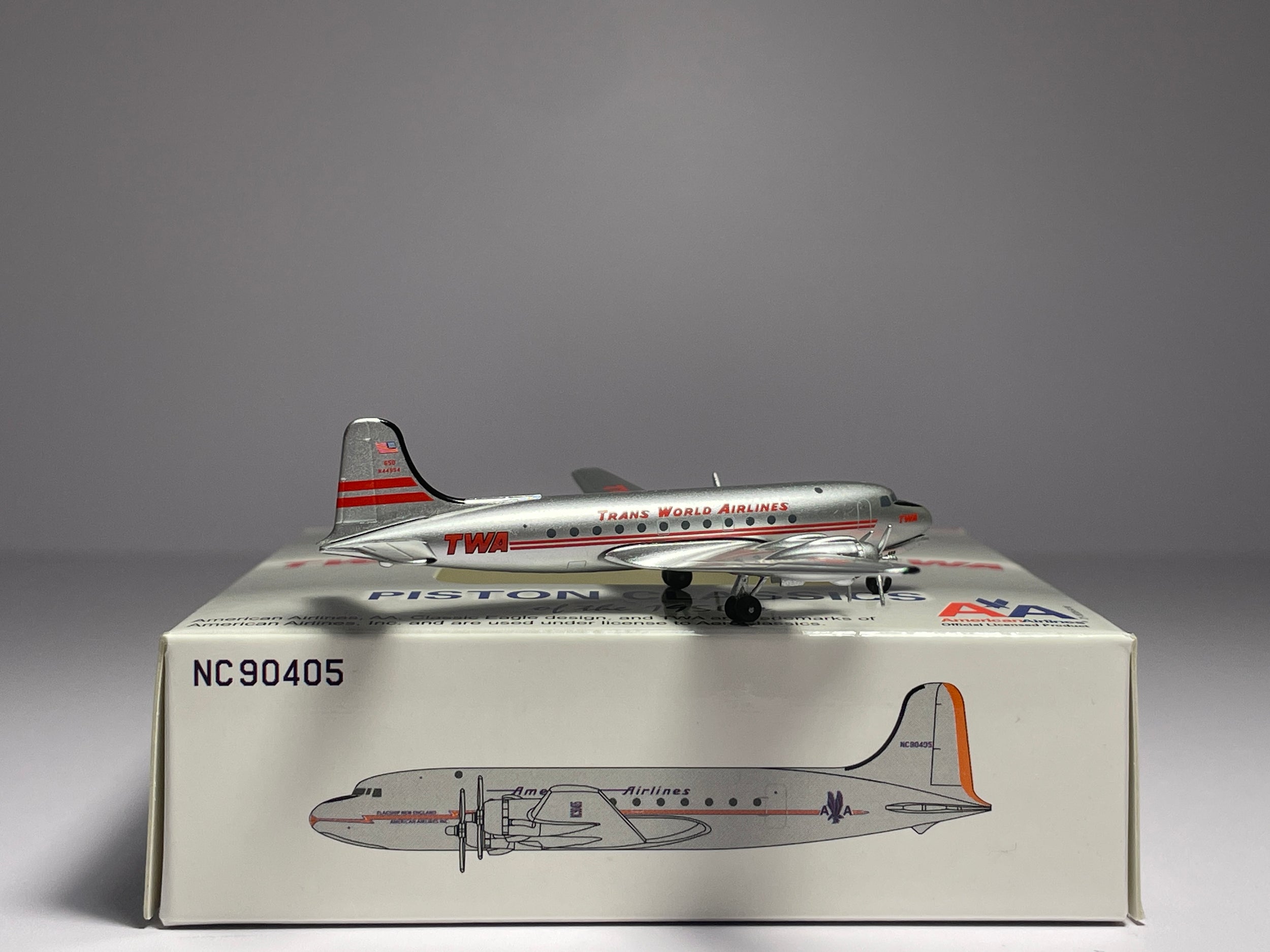Aeroclassics 1:400 TWA Douglas C-54B N44954 Twin Stripe ACN44954