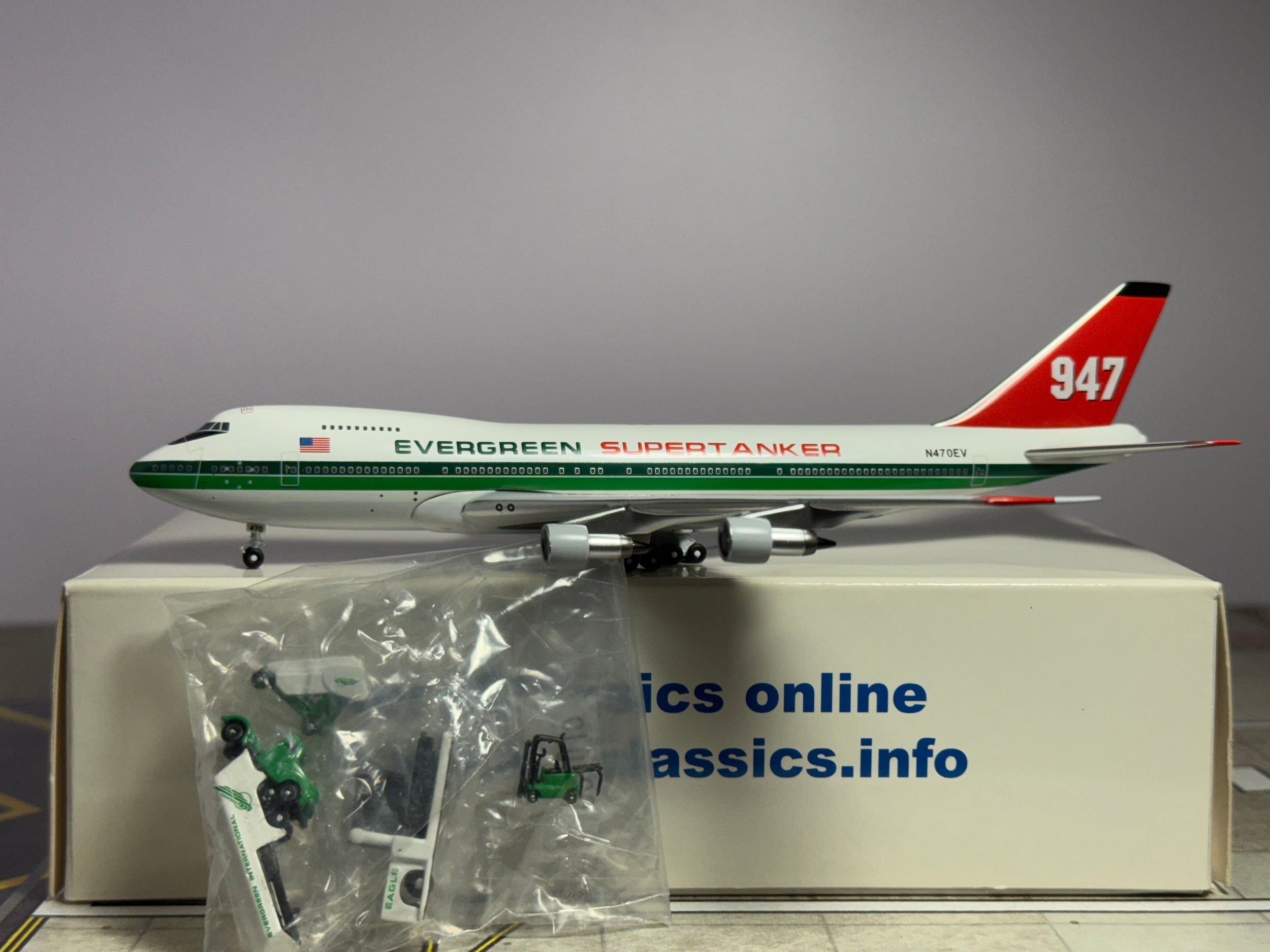 Aeroclassics 1:400 Evergreen Supertanker Boeing 747-200 N470EV 947 Tail ACN470EV