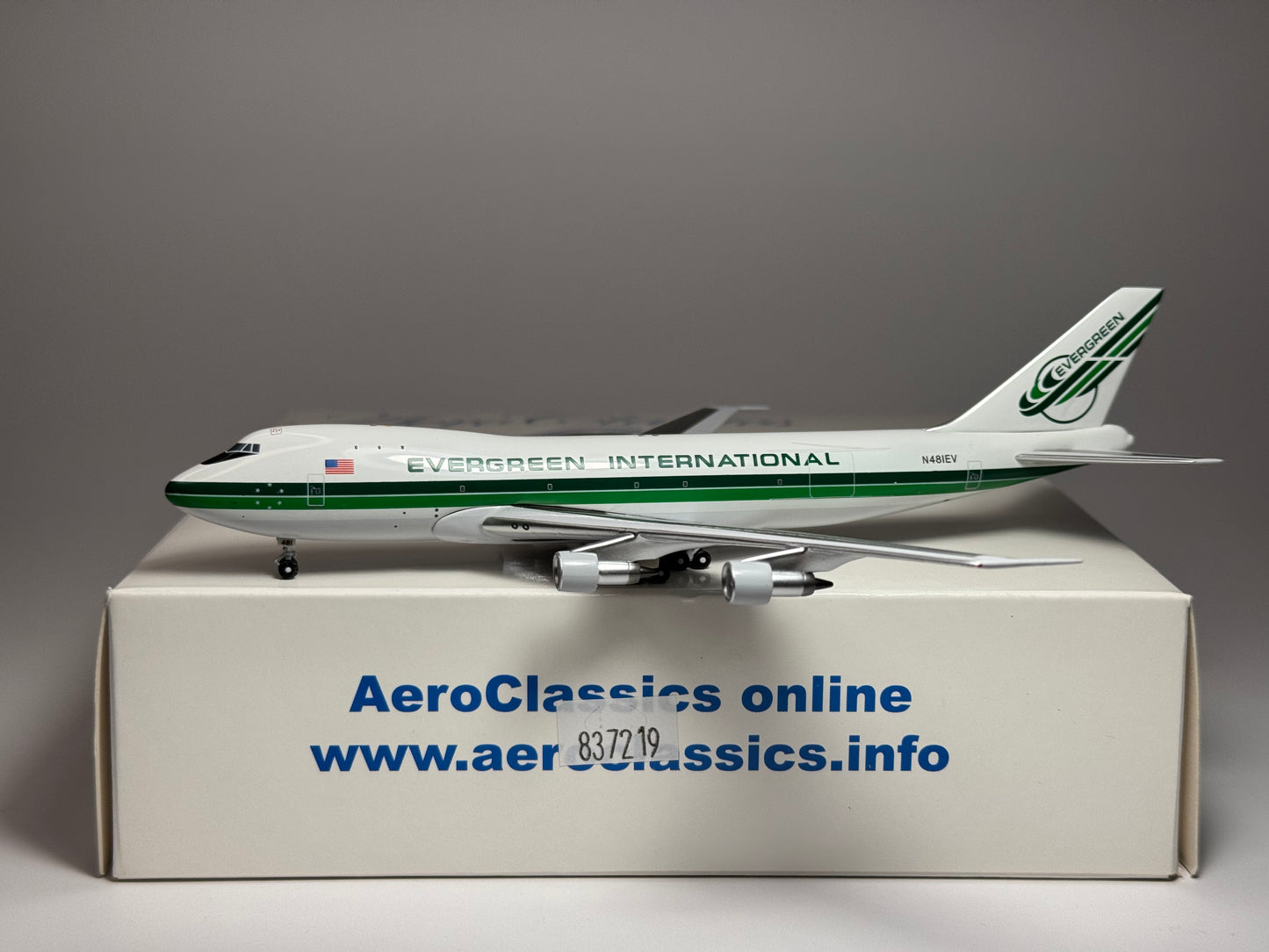 Aeroclassics 1:400 Evergreen International Boeing 747-100F N481EV GSE included ACN481EV