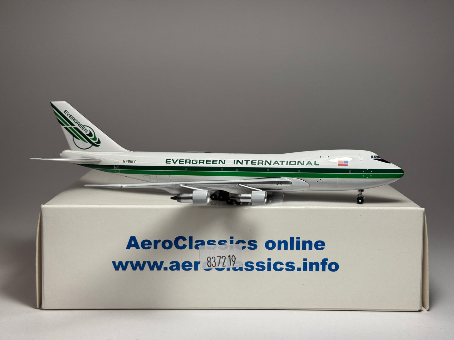 Aeroclassics 1:400 Evergreen International Boeing 747-100F N481EV GSE included ACN481EV