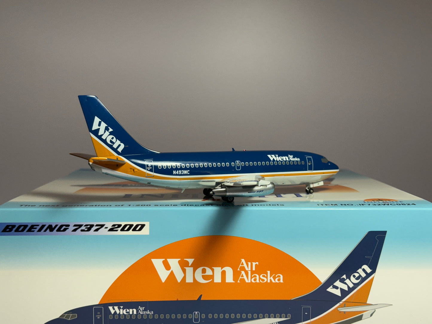 Inflight200 Wien Air Alaska Boeing 737-200 N493WC IF732WC0824 w/stand
