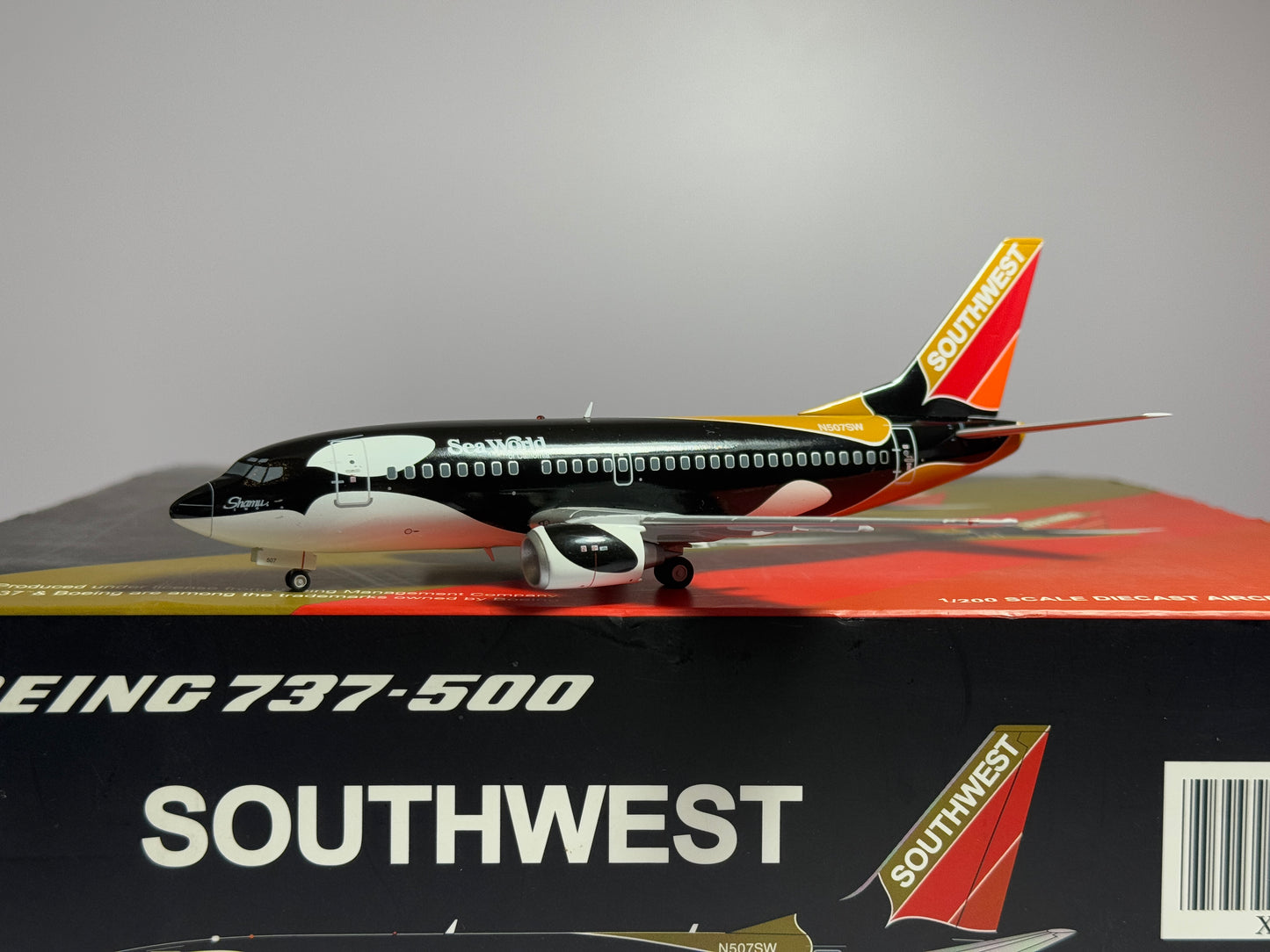 JC Wings 1:200 Southwest Airlines Boeing 737-500 N507SW Shamu Mustard Rocket XX2377