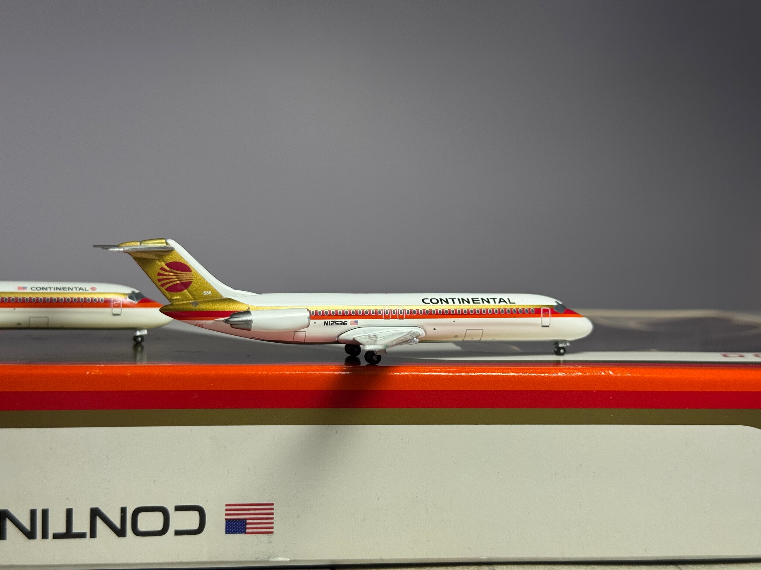 Aeroclassics 1:400 Continental Airlines Douglas DC-9-30 N521TX & N12536 "Meatball" SET SMA040301