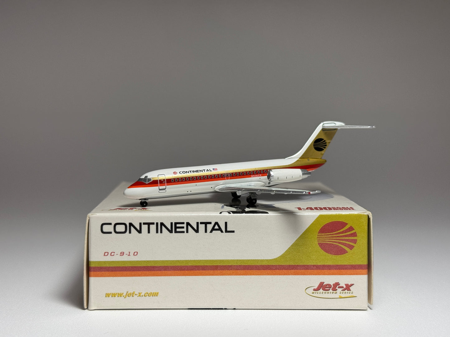 Jet-X 1:400 Continental Airlines Douglas DC-9-10 N526TX Black Meatball JX489