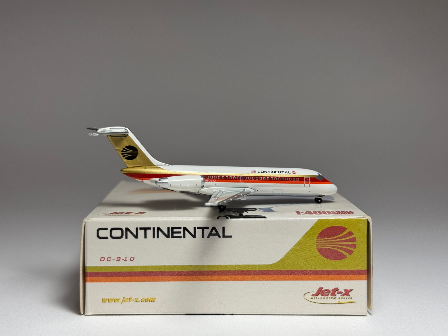 Jet-X 1:400 Continental Airlines Douglas DC-9-10 N526TX Black Meatball JX489