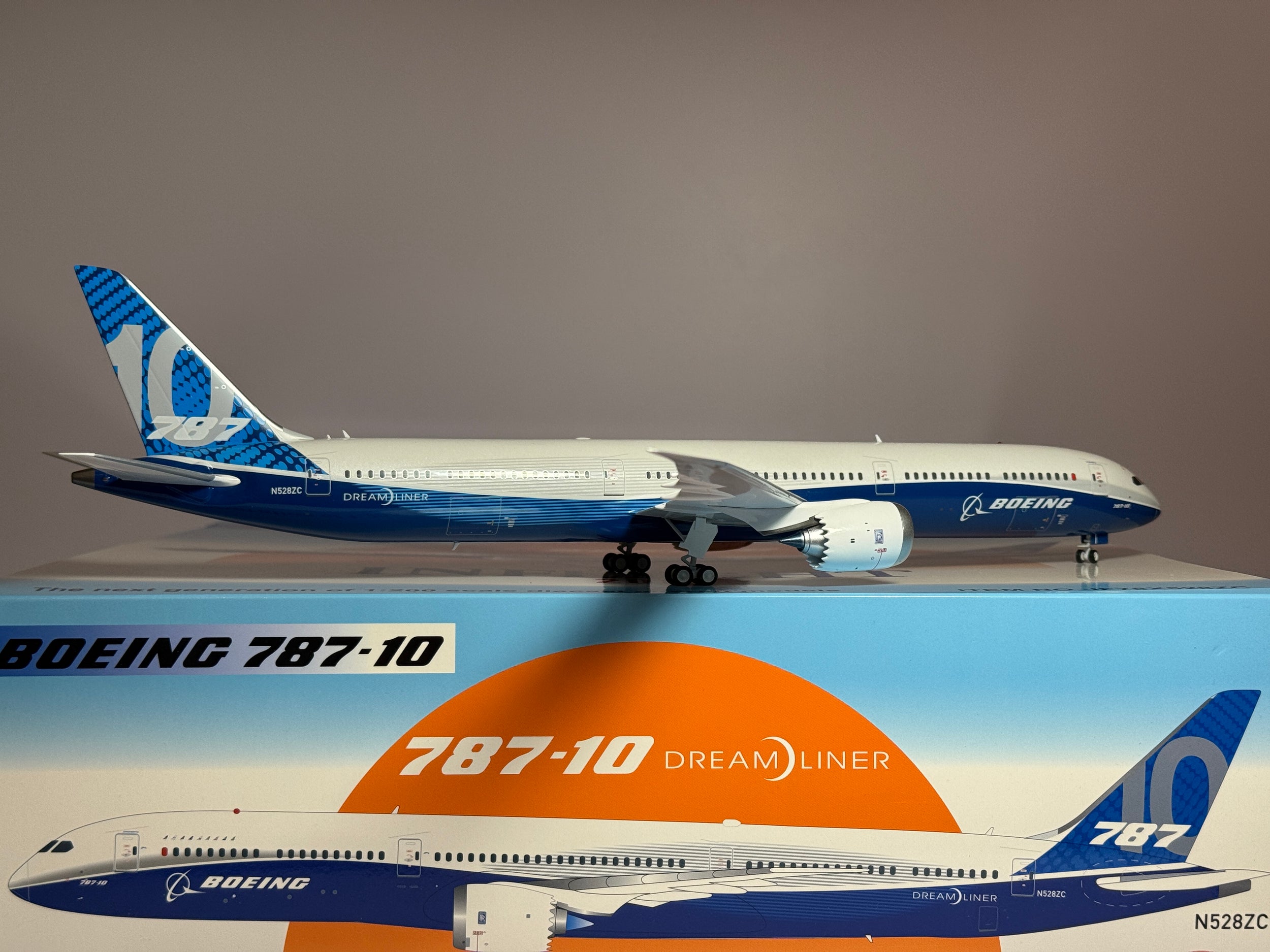 Inflight 1:200 House Colors Boeing 787-10 N528ZC factory rollout IF78X528ZC