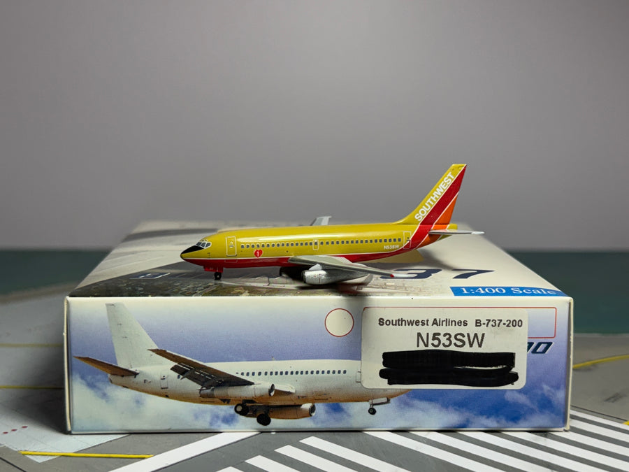 Aeroclassics 1:400 Southwest Boeing 737-200 N53SW Mustard Yellow ACN53SW