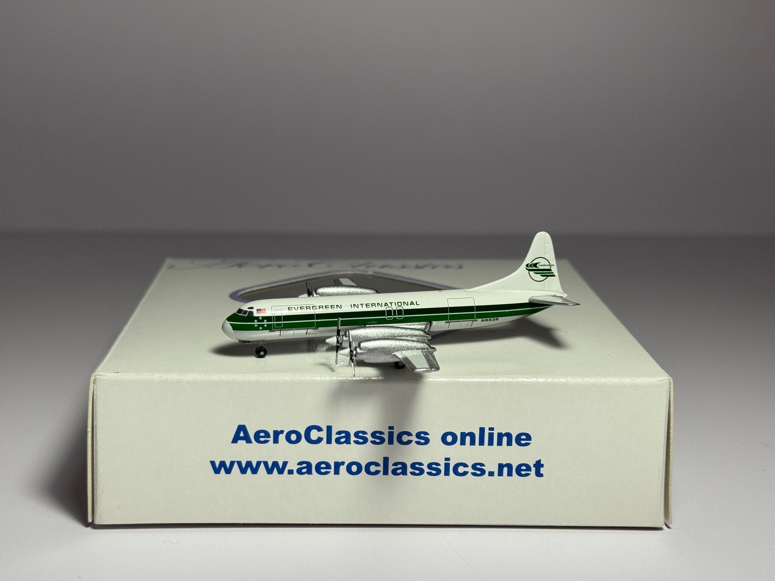 Aeroclassics 1:400 Evergreen International Lockheed L-188 Electra N5539 ACN5539