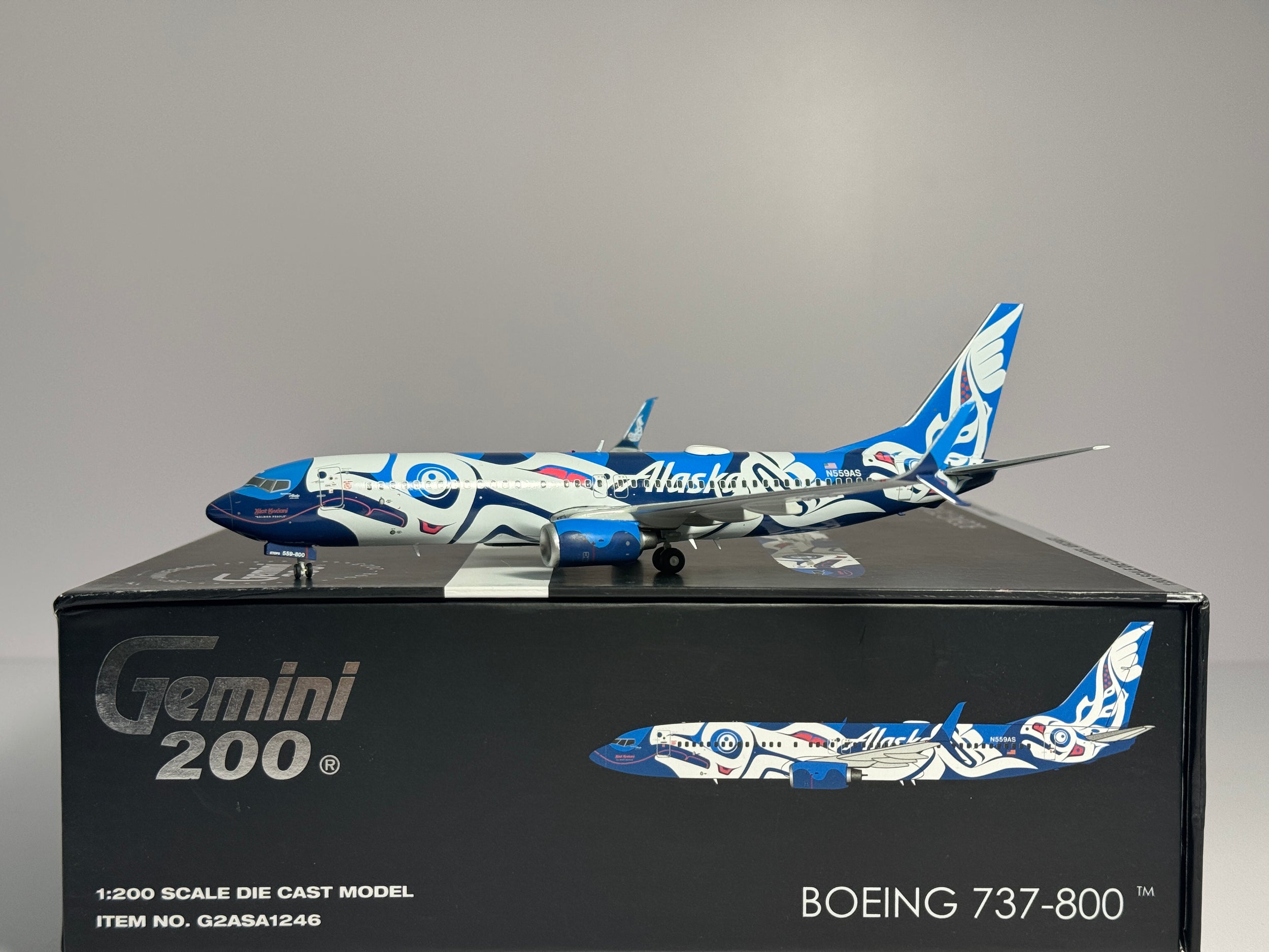 Gemini Jets 1:200 Alaska Airlines Boeing 737-800 N559AS "XAAT KWAANI" Salmon G2ASA1246