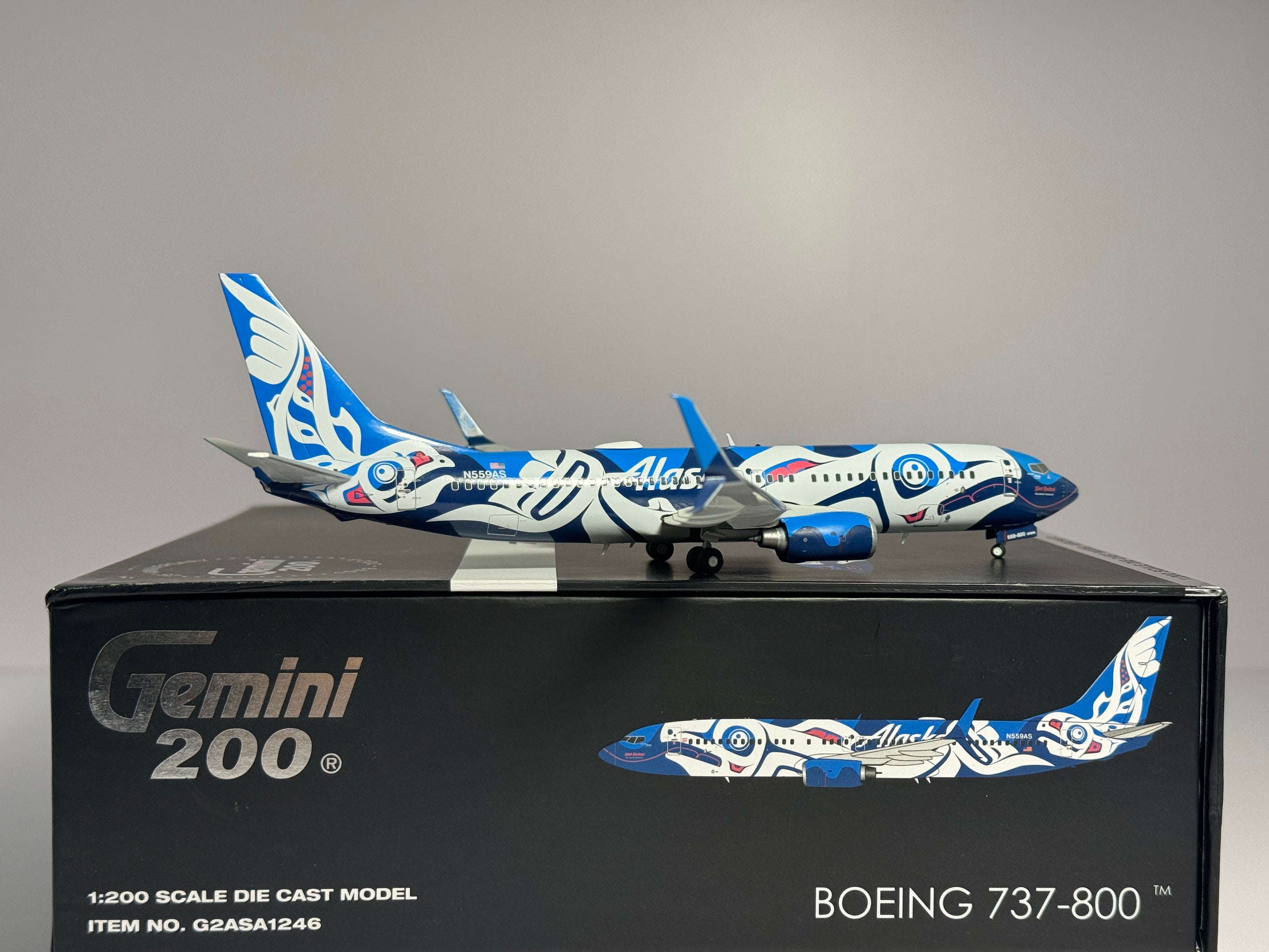 Gemini Jets 1:200 Alaska Airlines Boeing 737-800 N559AS "XAAT KWAANI" Salmon G2ASA1246