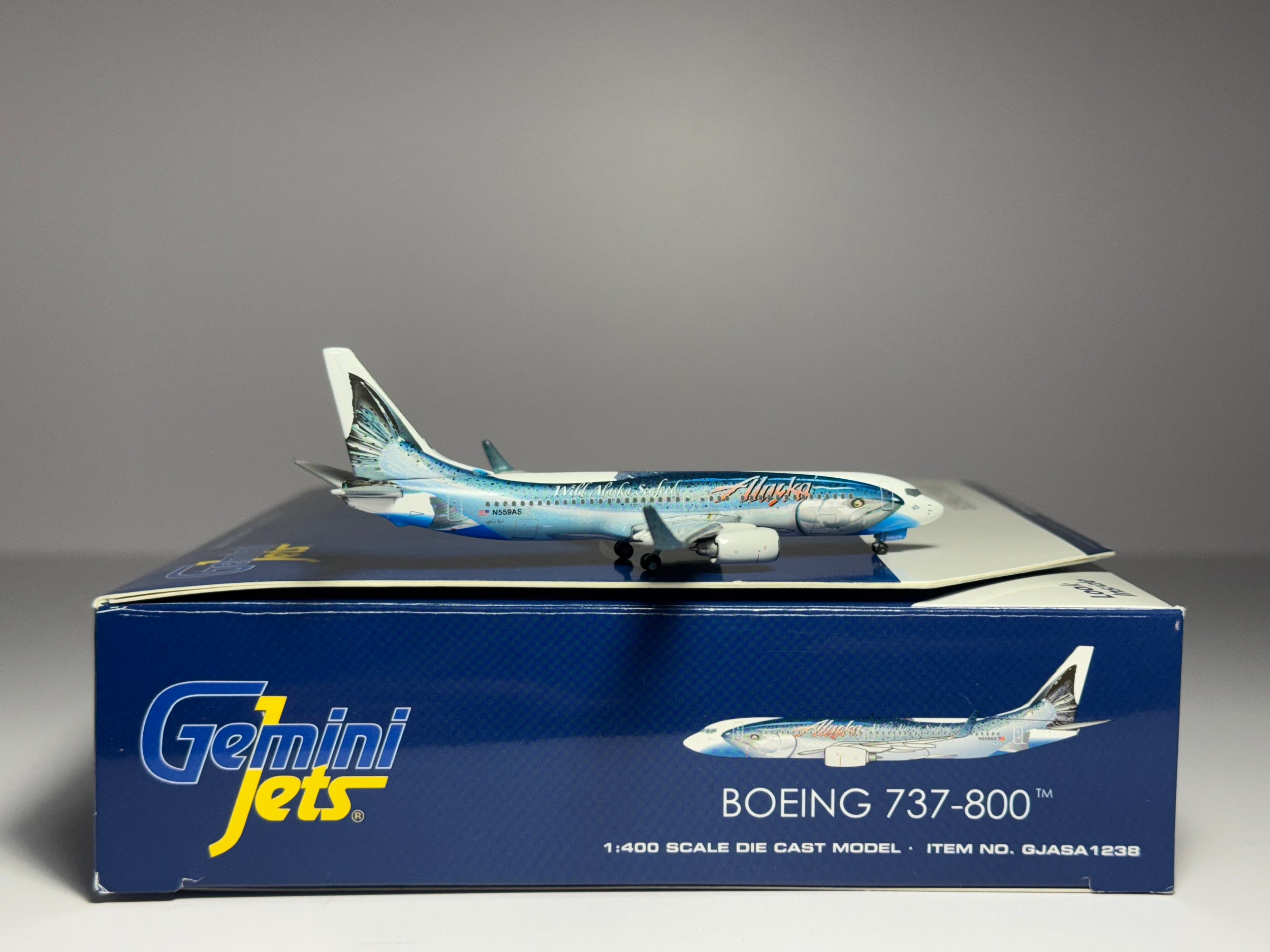 Gemini Jets 1:400 Alaska Airlines Boeing 737-800 N559AS Salmon Thirty Salmon GJASA1238