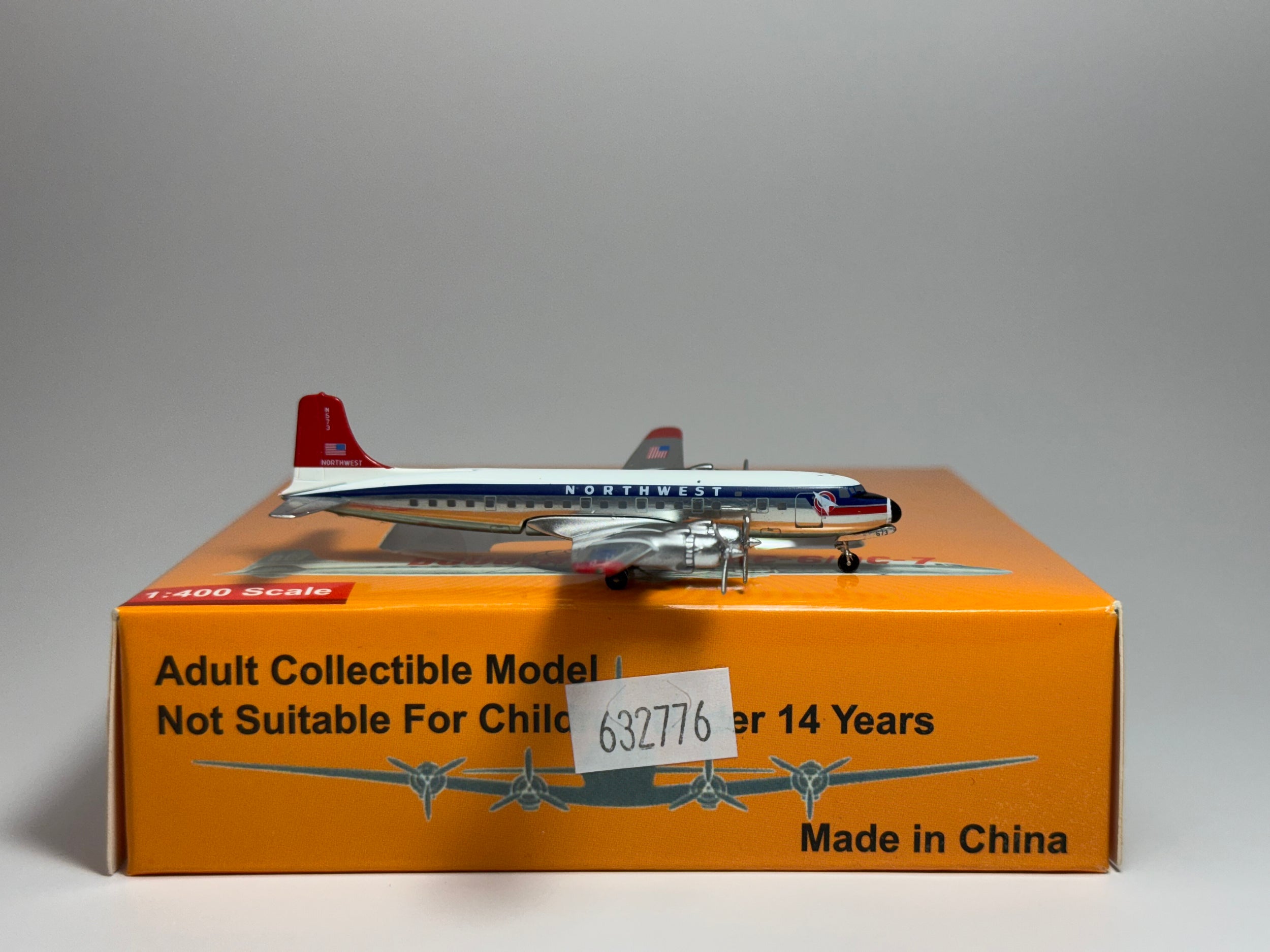 Aeroclassics 1:400 Northwest Airlines Douglas DC-6 N573 1950s livery AC419489