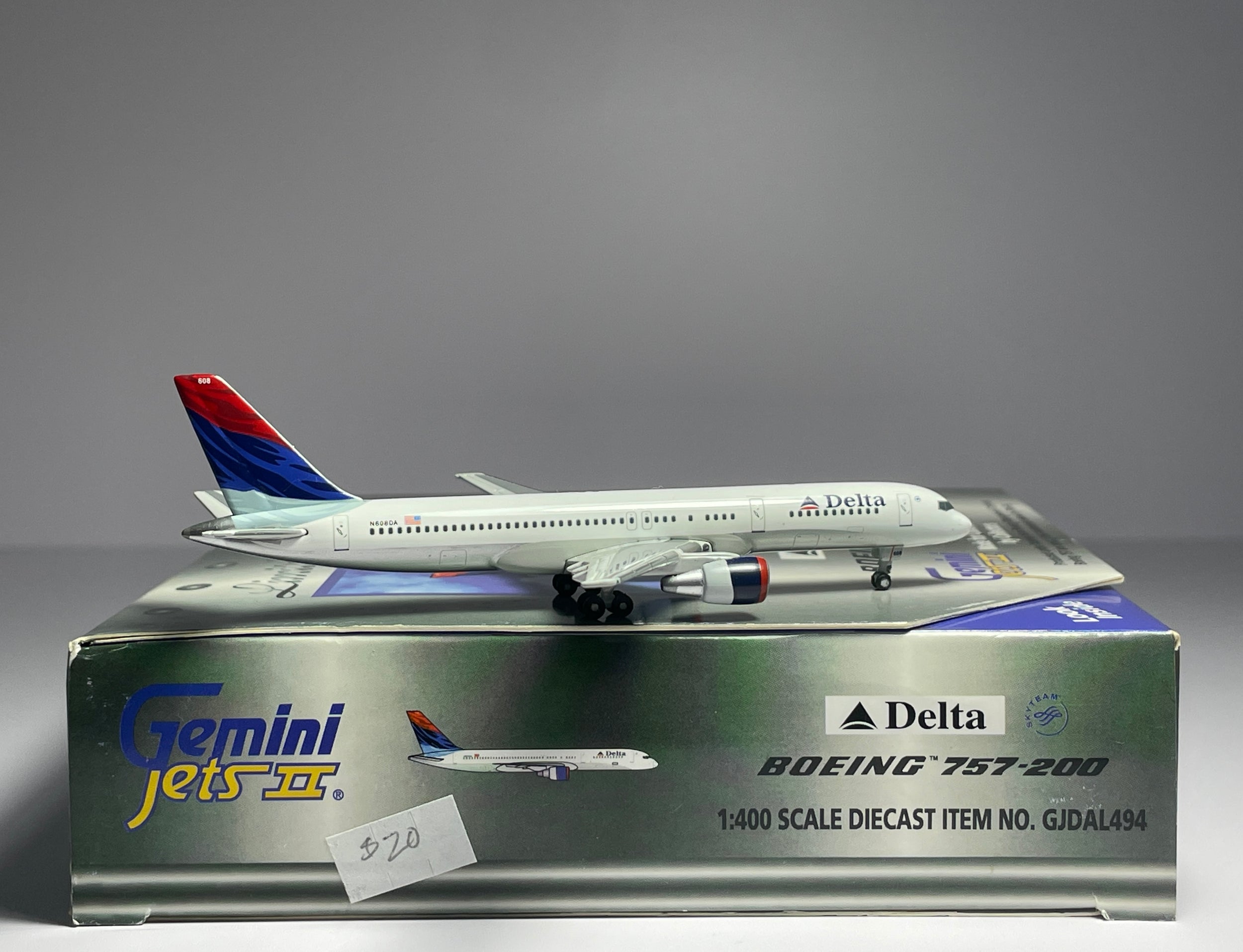 Gemini Jets 1:400 Delta Air Lines Boeing 757-200 N608DA Colors in Motion GJDAL494