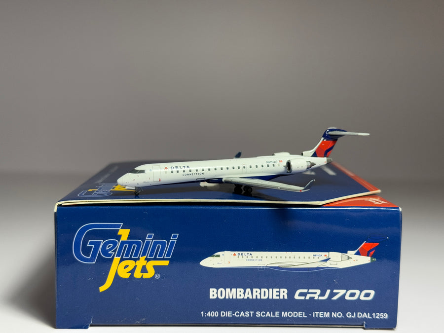 1:400 Gemini Jets Delta Connection Bombardier CRJ700 N611QX ExpressJet GJDAL1259