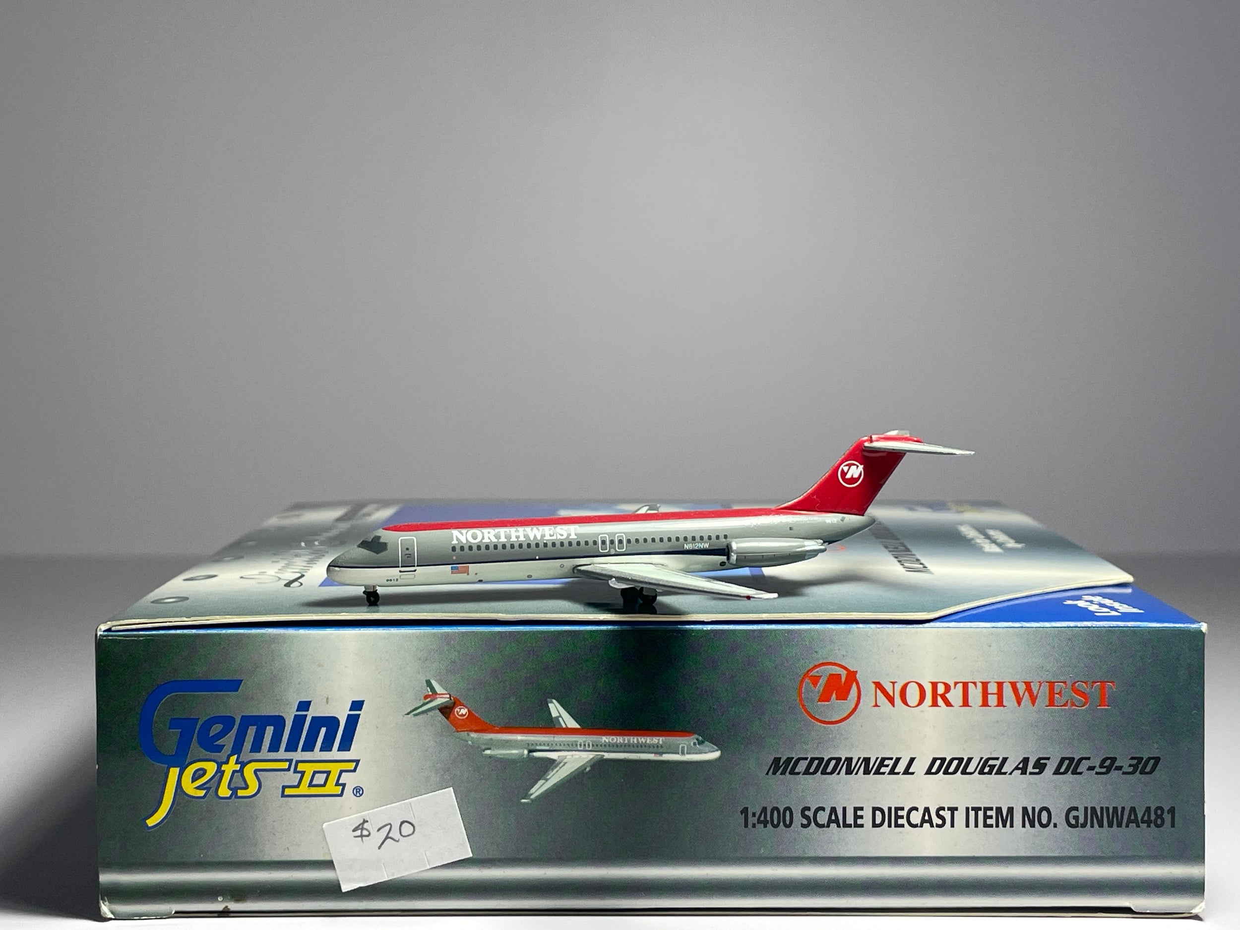 Gemini Jets 1:400 Northwest Airlines Douglas DC-9-30 N612NW Bowling Shoe GJNWA481
