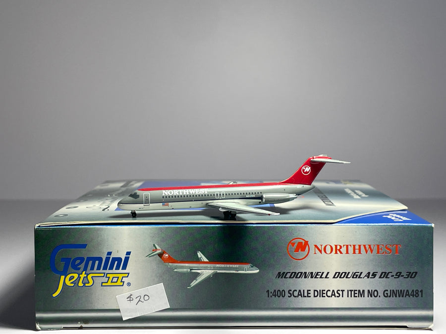 Gemini Jets 1:400 Northwest Airlines Douglas DC-9-30 N612NW Bowling Shoe GJNWA481