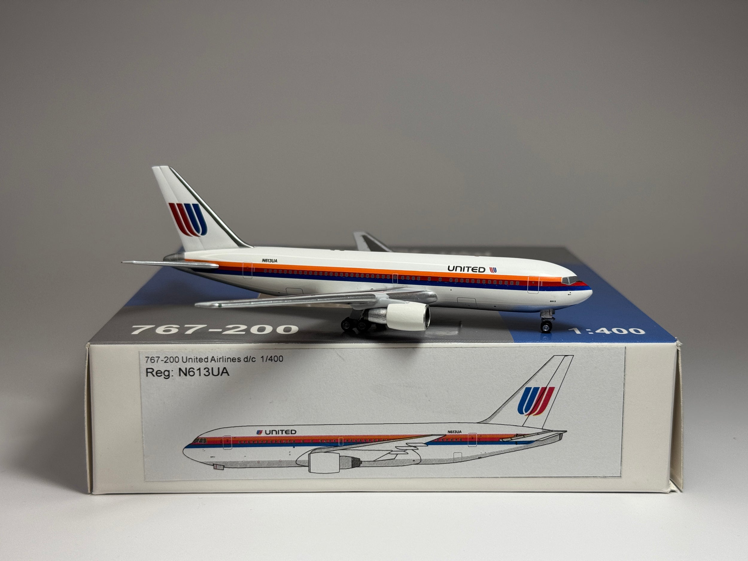 Aeroclassics 1:400 United Airlines Boeing 767-200 N613UA Saul Bass AC419403