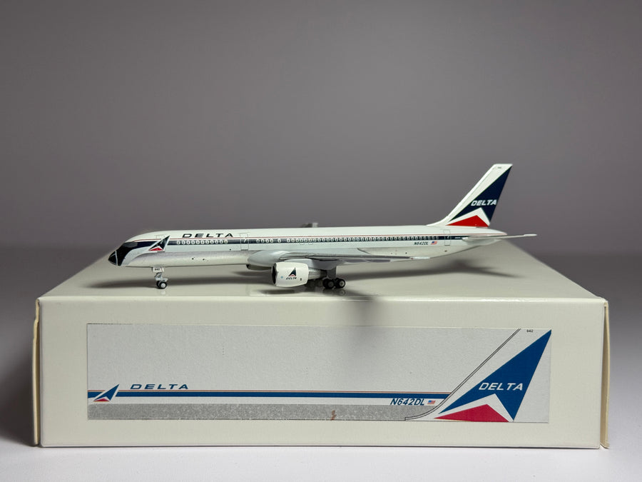 Aeroclassics 1:400 Delta Air Lines Boeing 757-200 N642DL Widget ACN642DL