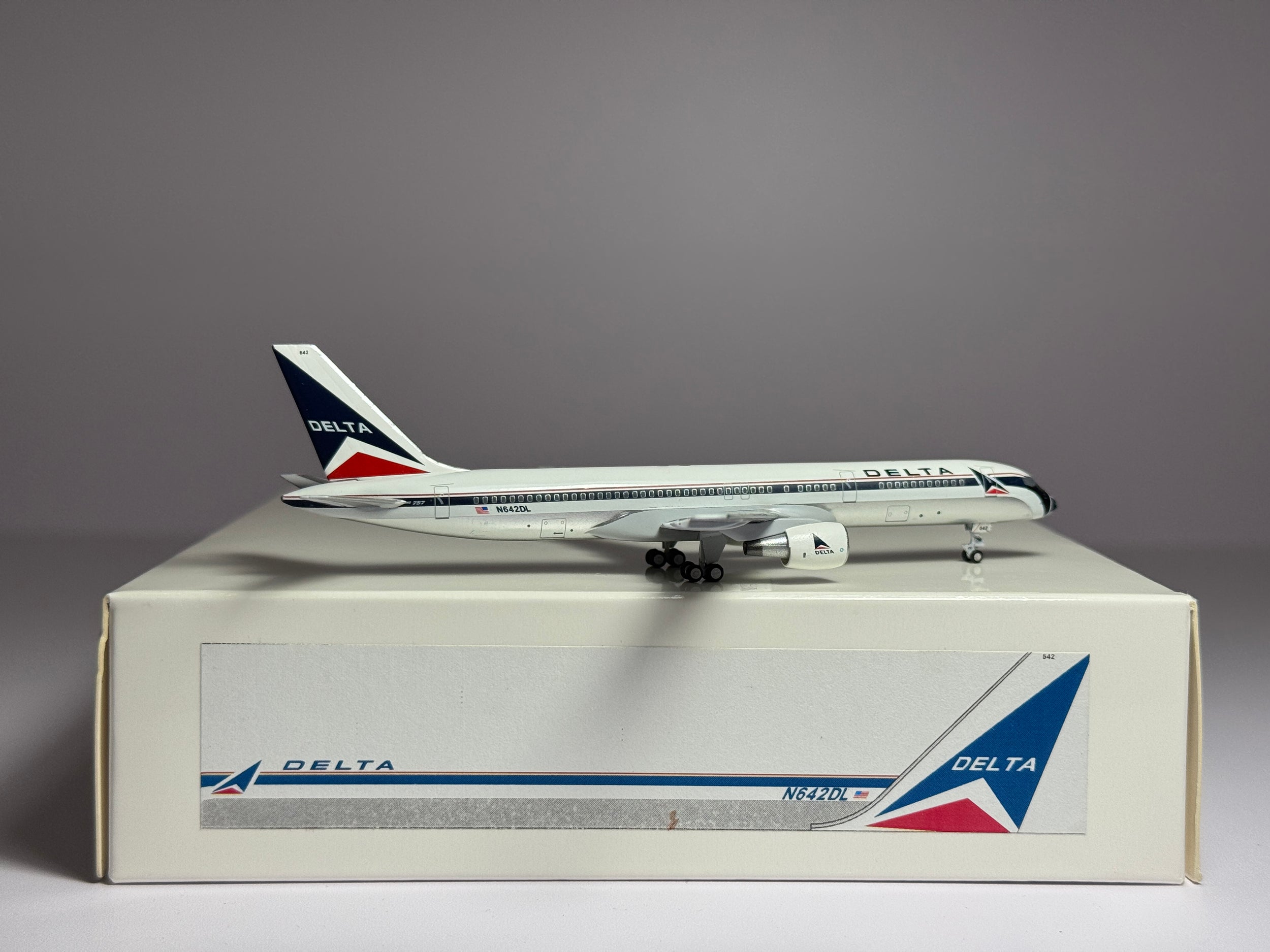 Aeroclassics 1:400 Delta Air Lines Boeing 757-200 N642DL Widget ACN642DL