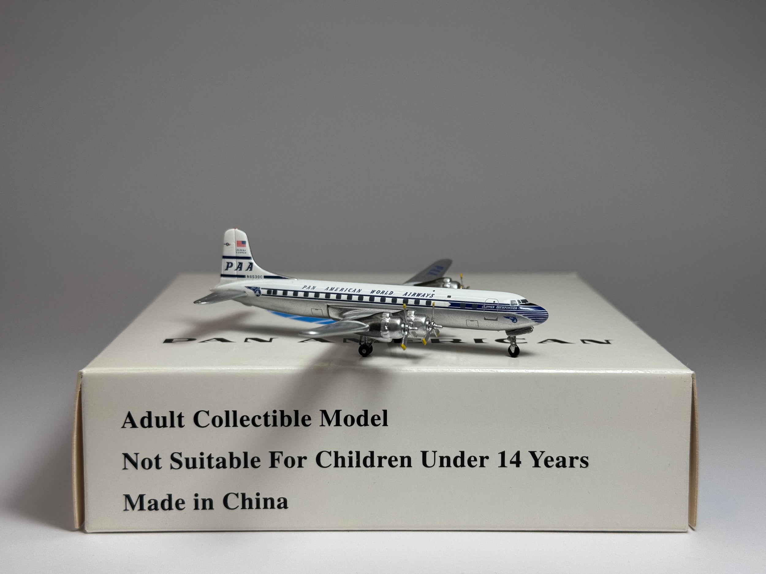 Aeroclassics 1:400 Pan American Douglas DC-6B N6530C Clipper Pathfinder PAAMC016