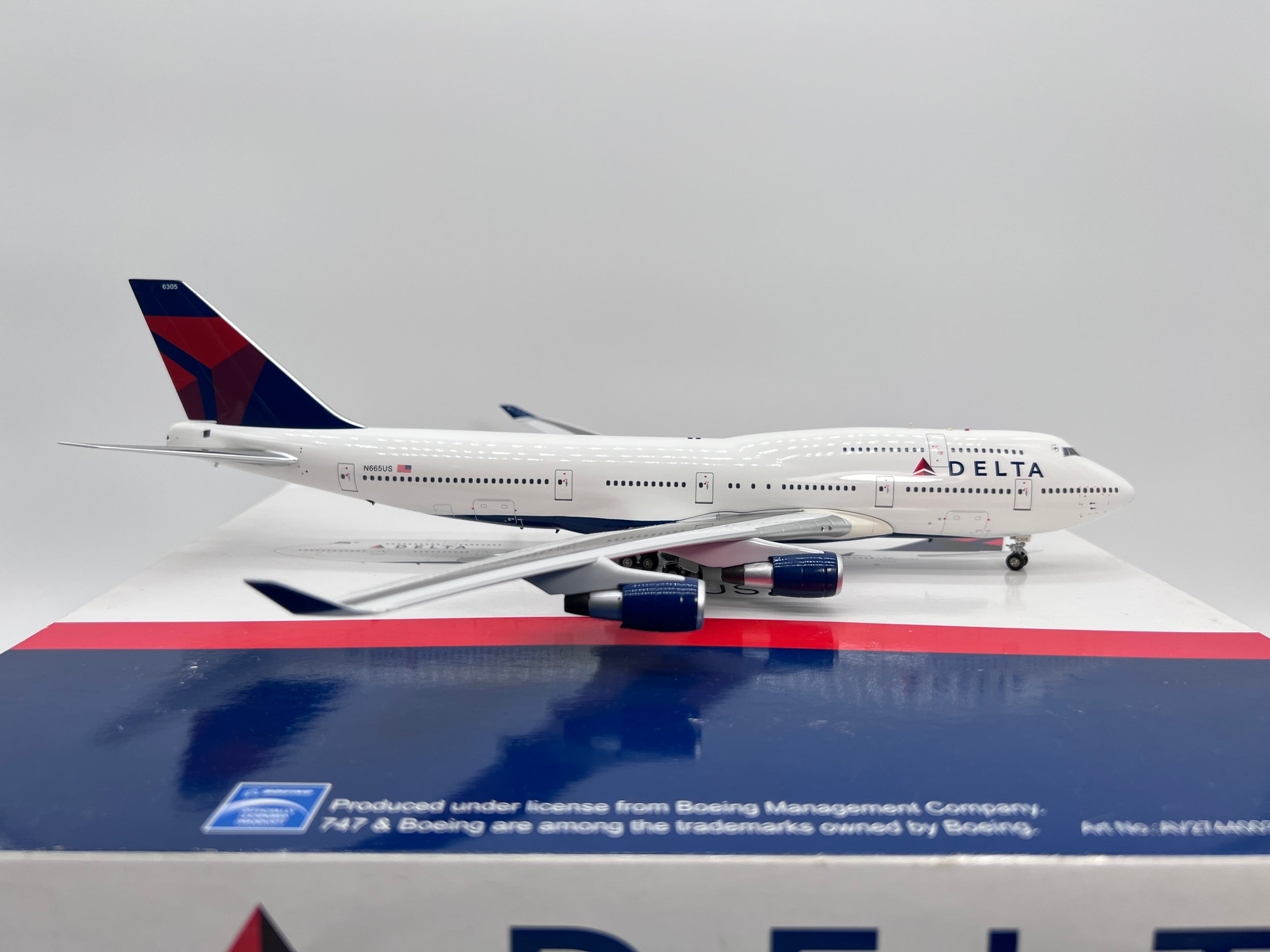 Aviation200 Delta Air Lines Boeing 747-400 N665US current scheme AV2744003